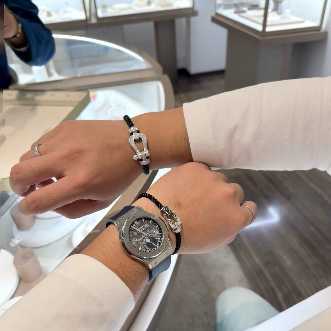 💥新品发布❤火爆🎉钢丝费雷德 Fred斐登满钻、半钻、无钻马蹄扣中性款高品质黑色钢丝绳手链手镯！本命绳👉🏻大牌 时尚 精致💠FORCE 系列手链⭐高端定制～亚金微电镀18k金工艺 精工马蹄扣头手镯！上手效果非常百搭💍 网红达人 时尚一族必备单品 玫瑰金、黄金、银色扣头😘男女情侣款两个码数：17/19cm