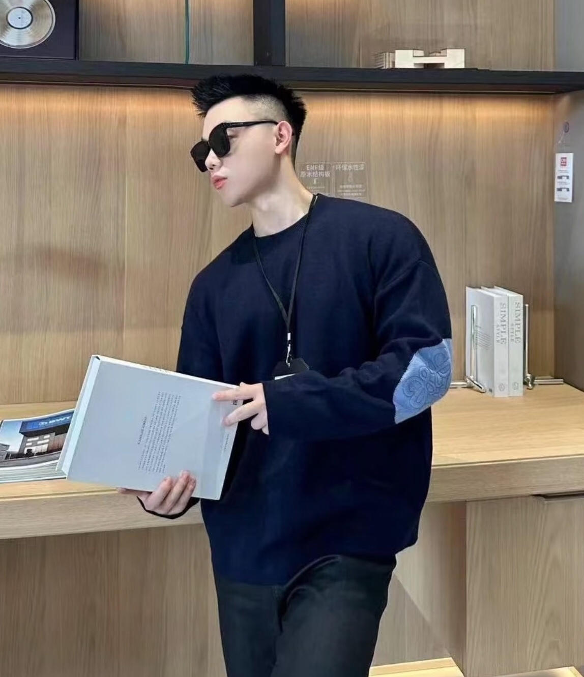 NO:609399,BBR Wool Polo Shirt, high-quality cashmere wool fabric, delicate and smooth, lapel design, exquisite war horse logo embroidery, simple and low-key, suitable for casual and business occasions, regardless of age, wide audience, size S, M, L, XL,, alexander wang19860909BBR 羊毛 Polo衫 优质喀什米尔羊毛面料 细腻柔滑 翻领设计 精致战马Logo刺绣 简约低调 休闲 商务场合都适合 不挑年龄 受众人群广泛 码数S,M,L,XL,,alexander wang,Men's clothing