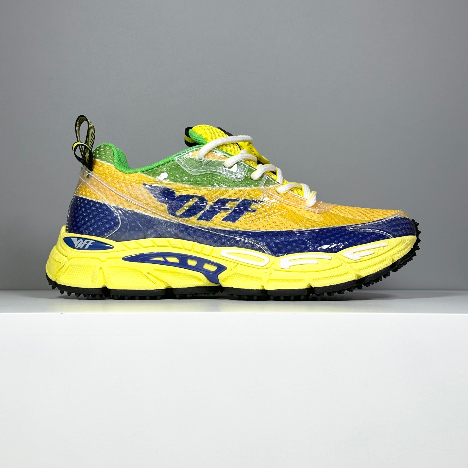 💰 330
今天出货【S版本】#OW最新款跑鞋 #百分百原盒正确版 #原楦原纸板数据开发#4层分离大底#鞋面采用3d立体打印和多种材料拼接而成#防滑耐磨透气性轻便跑鞋
为曾经爆火,并且定位奢潮领域的标志性品牌,Off-White
仍需要不断更新符合当下潮流时尚的复古运动鞋款,以期收获基本盘消费者的关注。
此次更新的 Off-White
新款运动鞋将经典复古老爹鞋细节设计更加夸张化,并将标志性箭头设计置于显著位置。除此之外,整个系列的色彩搭配也可谓纷繁多样,总有一款适合你。Off-White最新运动鞋款估计将在未来几个月登陆品牌专柜,喜欢的朋友切莫错过。
size:36 37 38 39 40 41 42 43 44 45 46 47