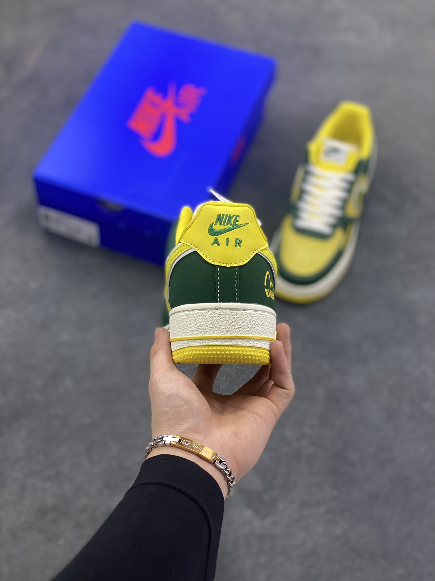图片[4]-NIke Air Force 1 \’07 Low “草绿黄”空军一号 低帮 运动鞋 休闲鞋 折边针车 工艺难度大 原楦头原纸板 原装鞋盒 定制五金配件 内置全掌气垫 原厂鞋底 货号：SY1388-008 尺码：36 36.5 37.5 38 38.5 39 40 40.5 41 42 42.5 43 44 44.5 45-选品中心