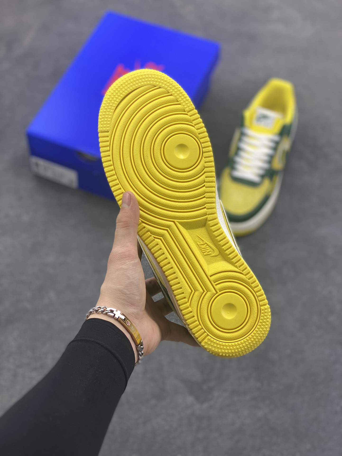 图片[5]-NIke Air Force 1 \’07 Low “草绿黄”空军一号 低帮 运动鞋 休闲鞋 折边针车 工艺难度大 原楦头原纸板 原装鞋盒 定制五金配件 内置全掌气垫 原厂鞋底 货号：SY1388-008 尺码：36 36.5 37.5 38 38.5 39 40 40.5 41 42 42.5 43 44 44.5 45-选品中心