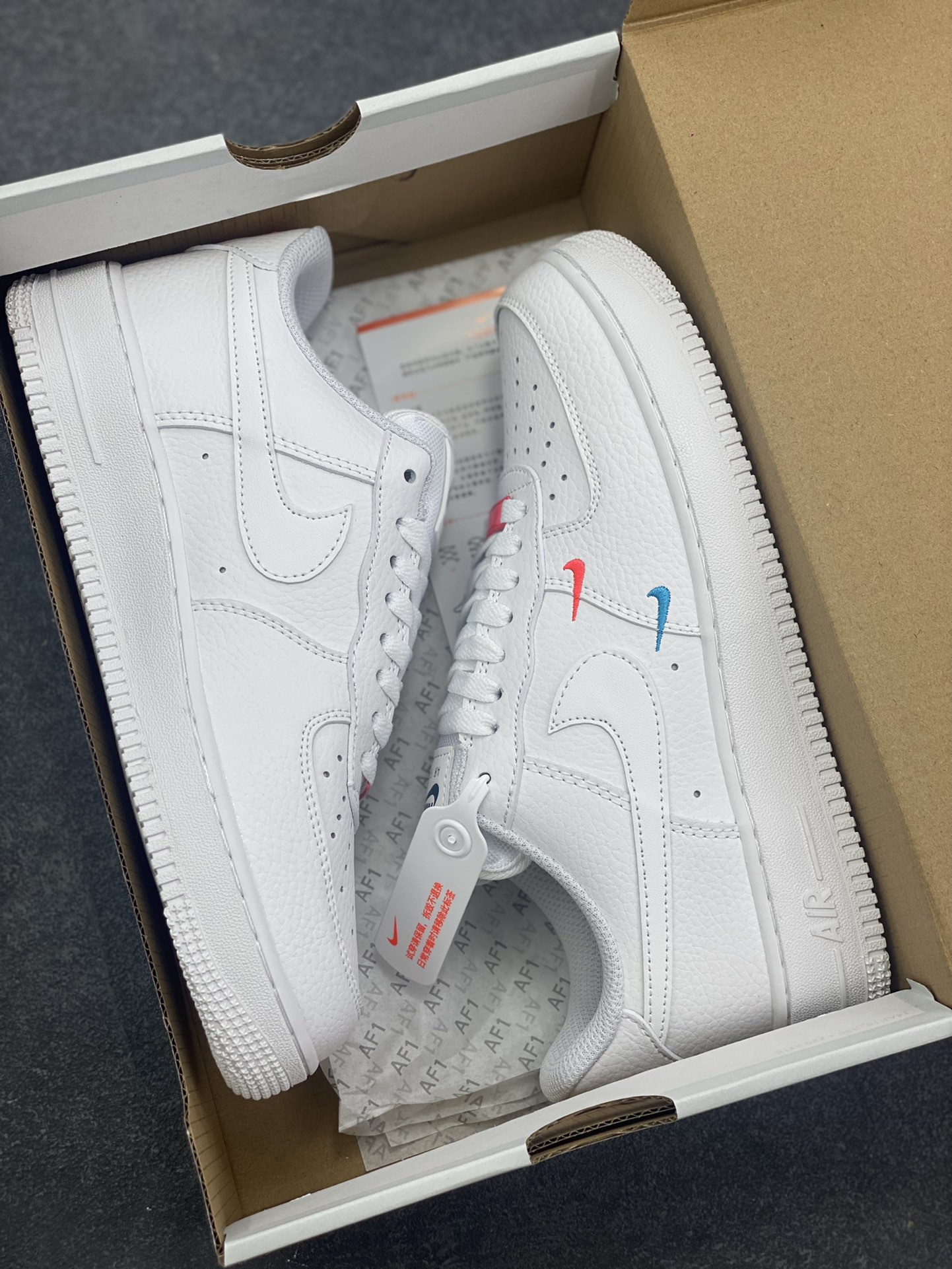 图片[9]-福利特价 Nike Air Force 1 Low 白红蓝小标 原楦头原纸板 打造纯正空军版型 专注外贸渠道 全掌内置蜂窝气垫 原盒配件 原厂中底钢印、拉帮完美 货号：CT1989-101 尺码：36 36.5 37.5 38 38.5 39 40 40.5 41 42 42.5 43 44 44.5 45-选品中心