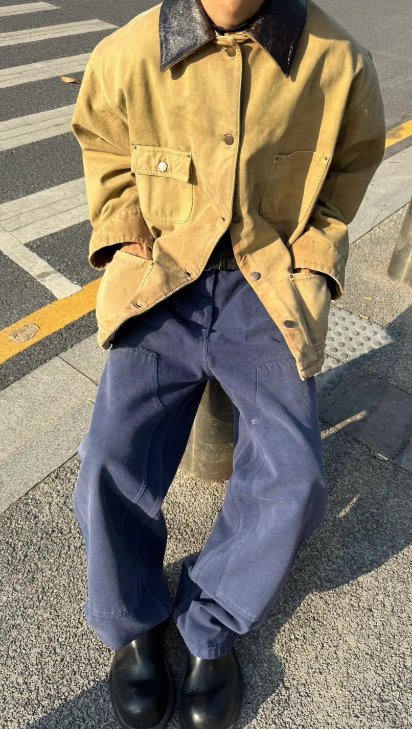 NO:609411,Prada wide-leg lumberjack pants, washed cotton twill, distressed and bleached, wear-resistant and durable, reinforced knees, multiple practical pockets, both functional and fashionable, loose straight-leg pants, loose upper body, retro American style!  Code number 36,38,40,42,,prada,alexander wang19860909Prada 宽腿 伐木工裤 水洗棉质斜纹布 做旧漂染 耐磨耐造 双膝补强 多个实用口袋 兼具功能性与时尚感 宽松直筒裤型 上身松松垮垮 复古美式风格！ 码数36,38,40,42,,prada,alexander wang,Men's clothing