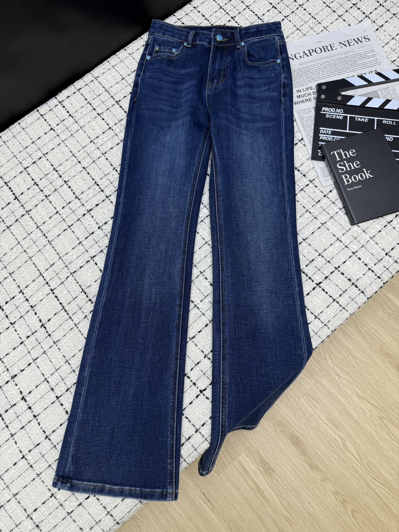 NO:605942,25ss new product, classic pattern terry embroidered jeans, good-looking item, can be matched with any top, versatile and worry-free, simple and a must-have for everyone, slightly flared version, hides the flesh and looks slim, washed denim cotton that feels very comfortable, hardware exclusive heavy molding, two colors 26-27-28-29-30.1,,jeans,alexander wang1986090925ss新品 经典图案毛巾绣牛仔裤 高颜值单品 任何上衣都可以搭配 百搭无烦恼 简简单单人手必备 微喇版型 藏肉显瘦 手感很舒服的洗水牛仔棉 五金独家重磅开模 两色26-27-28-29-30.1,,jeans,alexander wang,Women's clothing