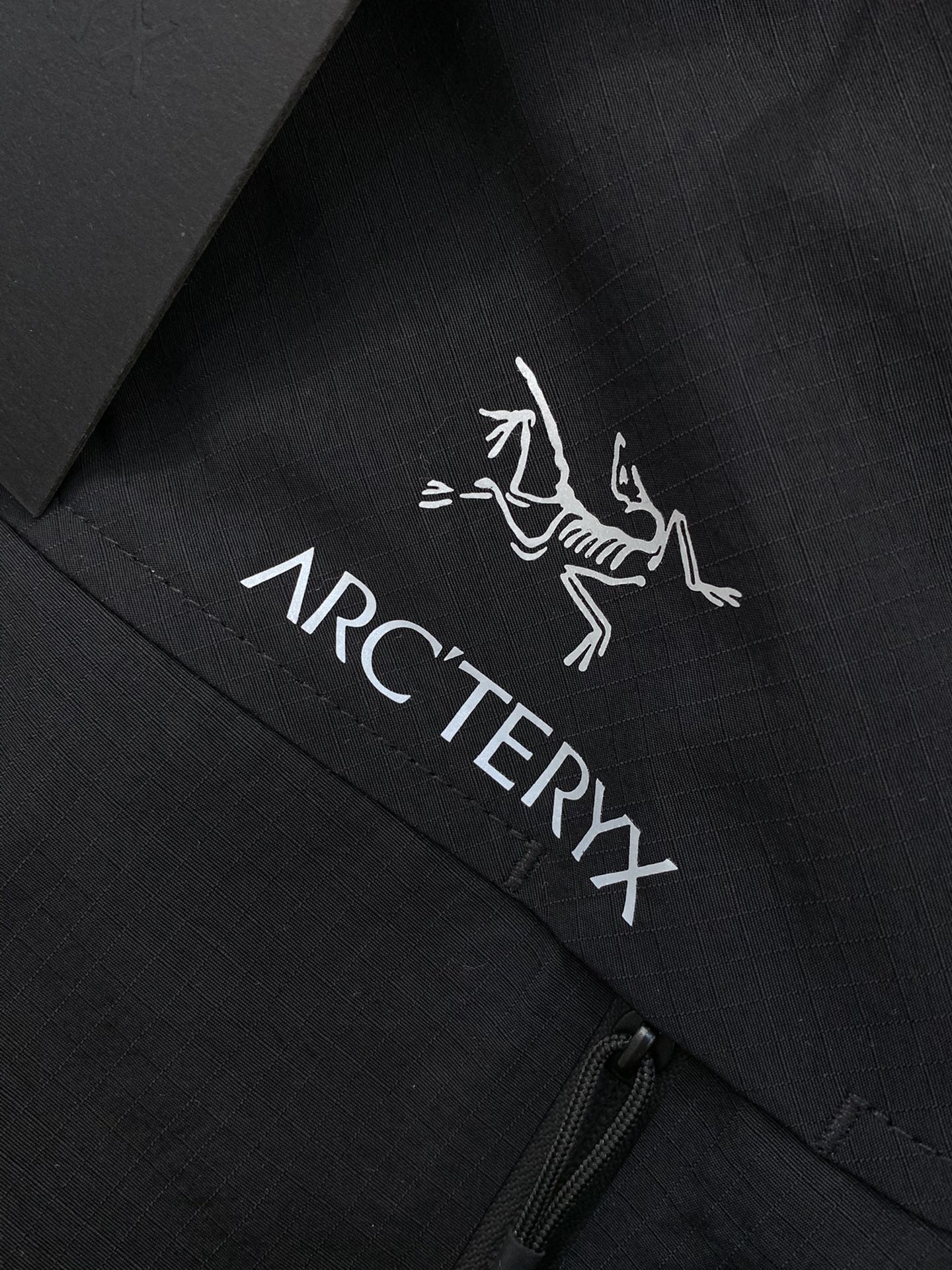 ，ARCTERYX 始祖鸟，2025秋冬AW新品，时尚休翻领外套，专柜同步有售，原单狠货，进口原版面料，