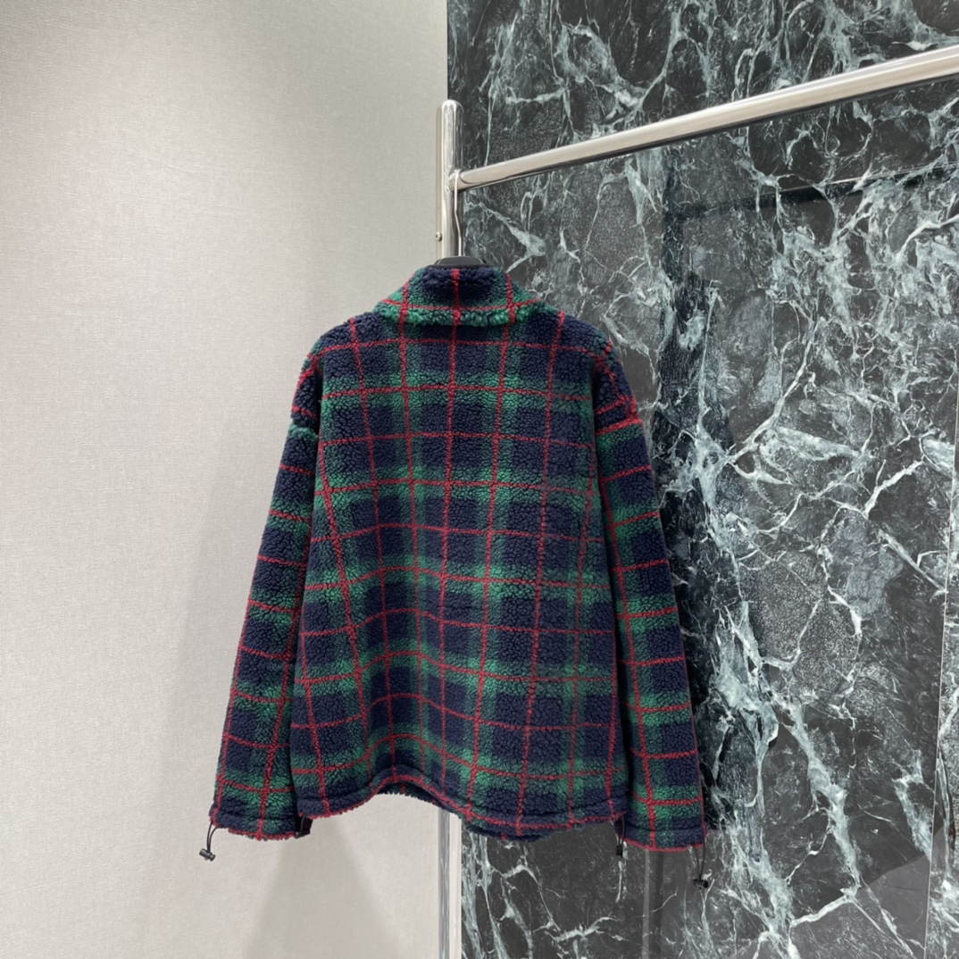 Miu 25秋冬新款 格纹摇粒绒外套 红绿对格设计超有节日氛围感!秋冬穿超舒服 宽松Oversize版型
