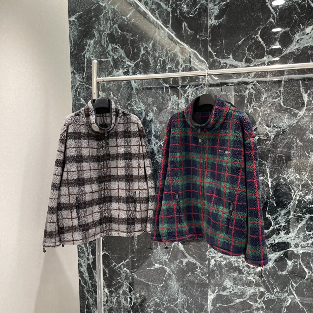 Miu 25秋冬新款 格纹摇粒绒外套 红绿对格设计超有节日氛围感!秋冬穿超舒服 宽松Oversize版型