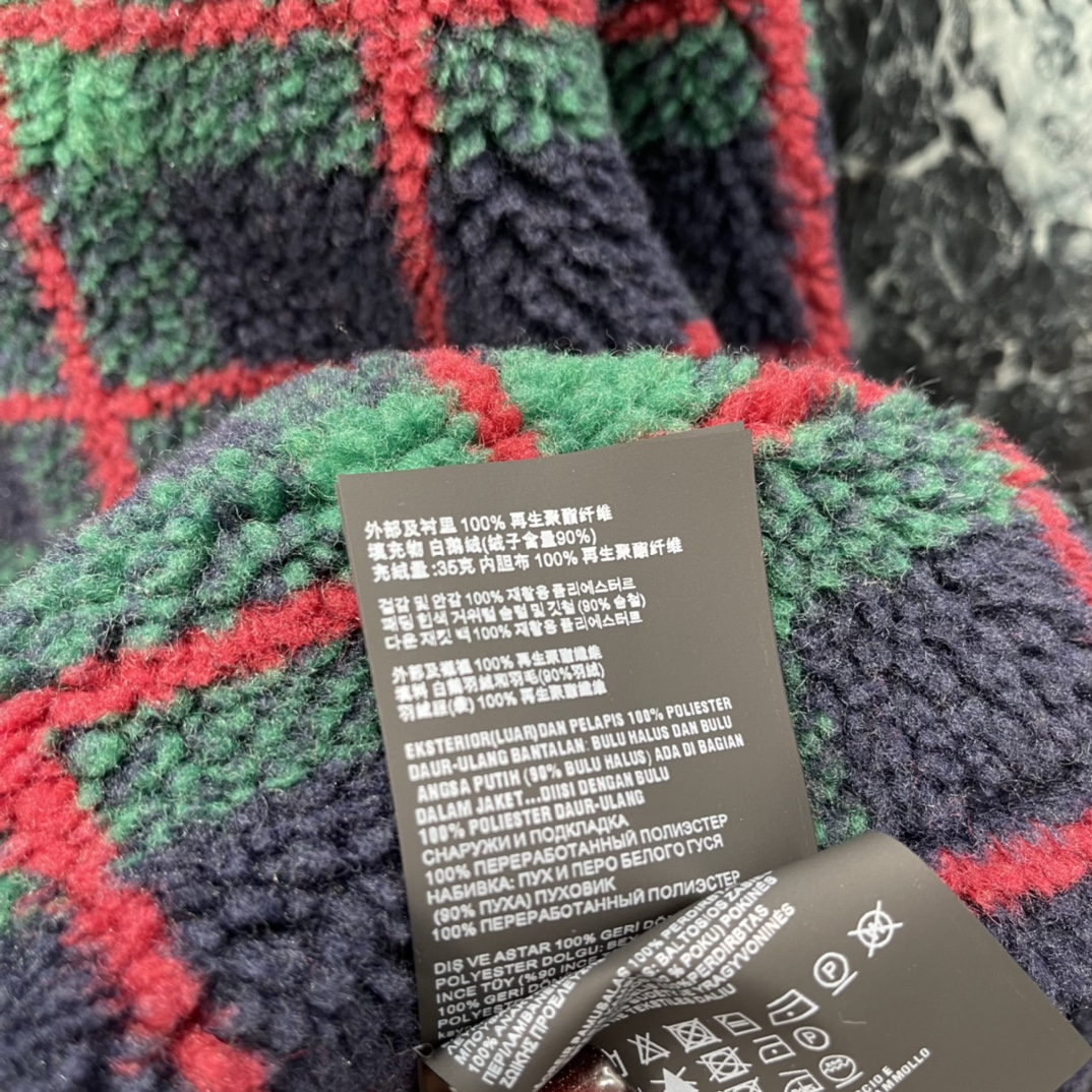 Miu 25秋冬新款 格纹摇粒绒外套 红绿对格设计超有节日氛围感!秋冬穿超舒服 宽松Oversize版型