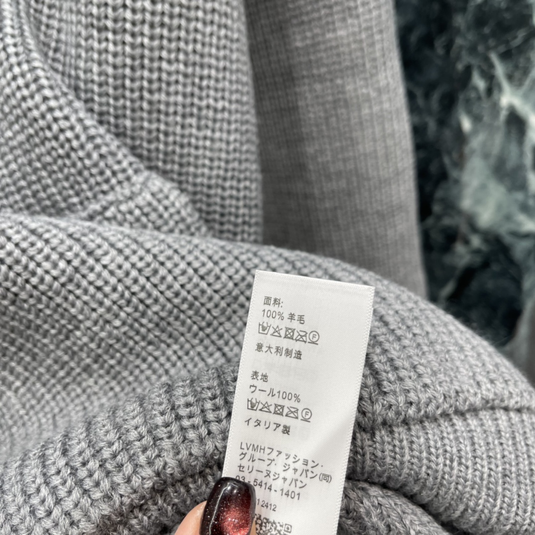 CE 25秋冬新款 刺绣标识针织帽衫 胸前与背后白色立体双C刺绣Logo辨识度满分 休闲感十足，宽松版型