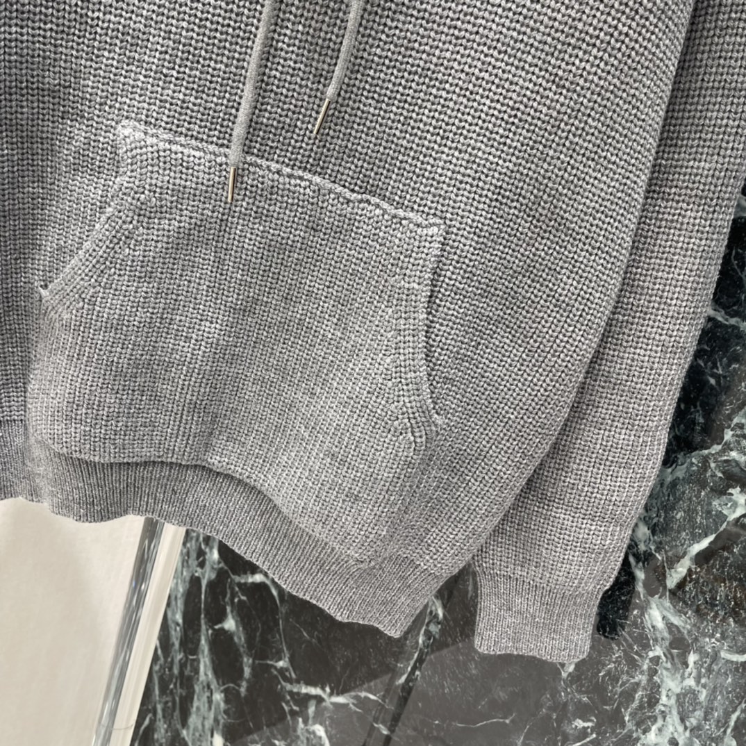 CE 25秋冬新款 刺绣标识针织帽衫 胸前与背后白色立体双C刺绣Logo辨识度满分 休闲感十足，宽松版型