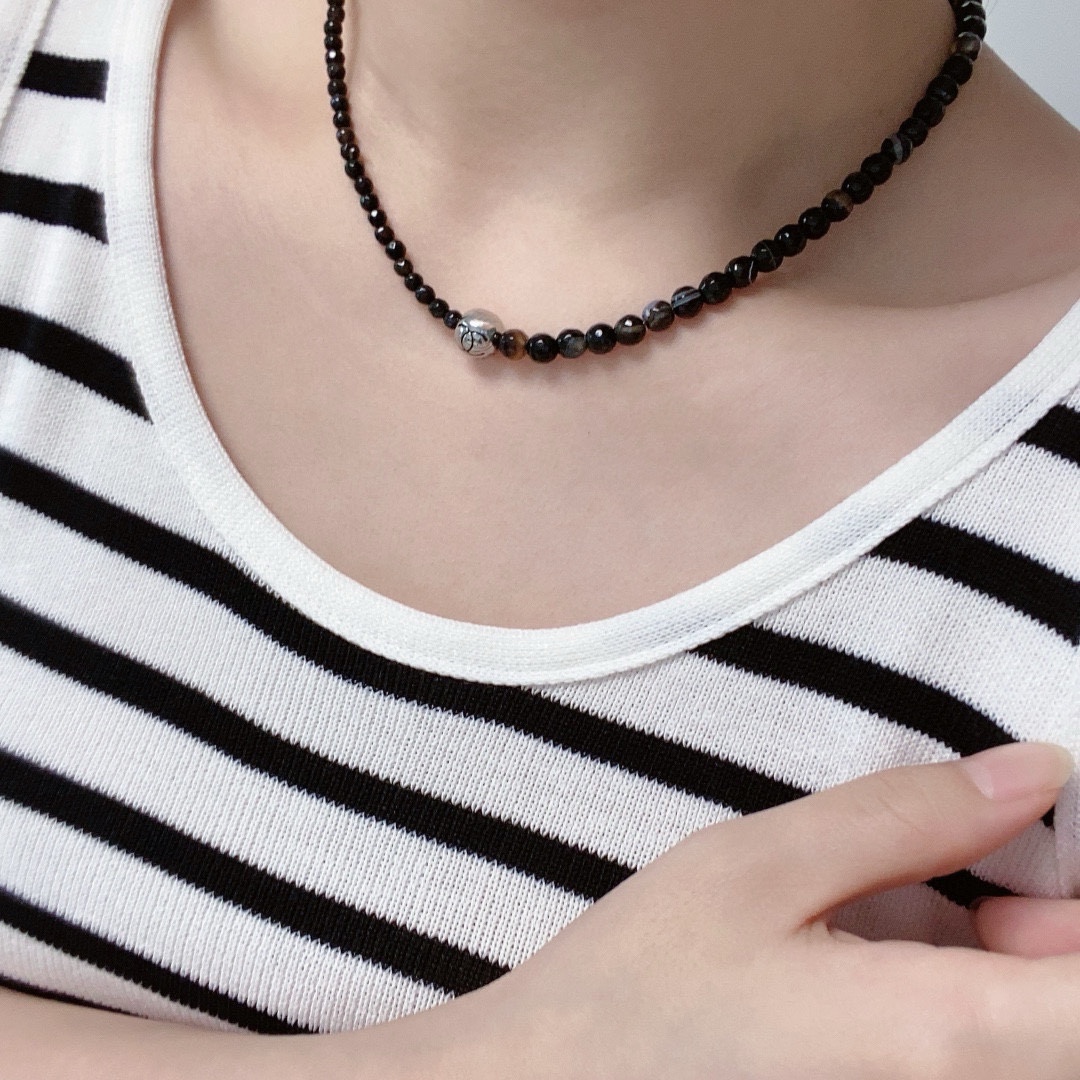 NO:603634,Chanel's double C letter high-grade sudden natural irregular agate bead necklace, full of thick feeling, classic and hot hot trend, the big brand Fragrance Grandma, this brand is absolutely known among fashionable women. It is a classic and must be popular every time. It is a well-known brand that synchronizes with genuine counters and opens molds. Exclusive high-end quality, super easy to sell, super popular, neutral style, can be worn by both men and women!  , jewelry boutique, chanel, chanel, necklace19860909香奈儿Chanel字母双C高级突天然不规则玛瑙珠子项链,厚实感十足经典火热爆款来袭大牌香奶奶这个品牌在时尚女性当中绝对无所不知都知道它的经典与岁月逢出货必火的一个知名品牌同步专柜正品开模独家高端品质超好卖超抢手中性款男女都可佩戴！,饰品精品,chanel,chanel,necklace,Jewelry