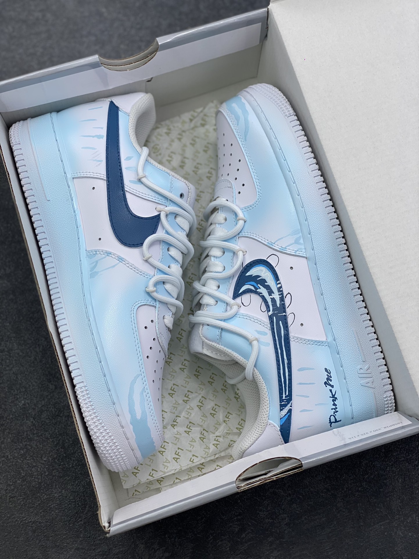图片[9]-【定制球鞋】Nike Air Force 1 牛皮革 潮汐鱼影 渐变 手绘涂鸦 清爽高级 解构 复古经典 潮流百搭 耐磨 低帮 板鞋 男款 白蓝原楦头原纸板 原装鞋盒 定制五金配件 内置全掌气垫 原厂鞋底 货号：CW2288-111 尺码：36 36.5 37.5 38 38.5 39 40 40.5 41 42 42.5 43 44 44.5 45-选品中心