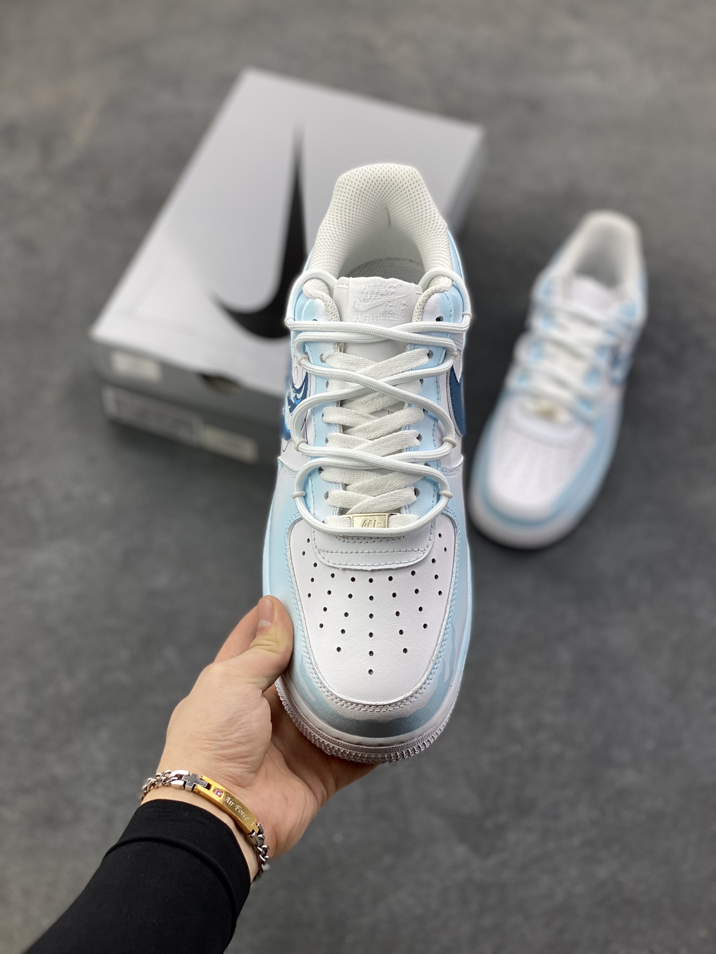 图片[2]-【定制球鞋】Nike Air Force 1 牛皮革 潮汐鱼影 渐变 手绘涂鸦 清爽高级 解构 复古经典 潮流百搭 耐磨 低帮 板鞋 男款 白蓝原楦头原纸板 原装鞋盒 定制五金配件 内置全掌气垫 原厂鞋底 货号：CW2288-111 尺码：36 36.5 37.5 38 38.5 39 40 40.5 41 42 42.5 43 44 44.5 45-选品中心