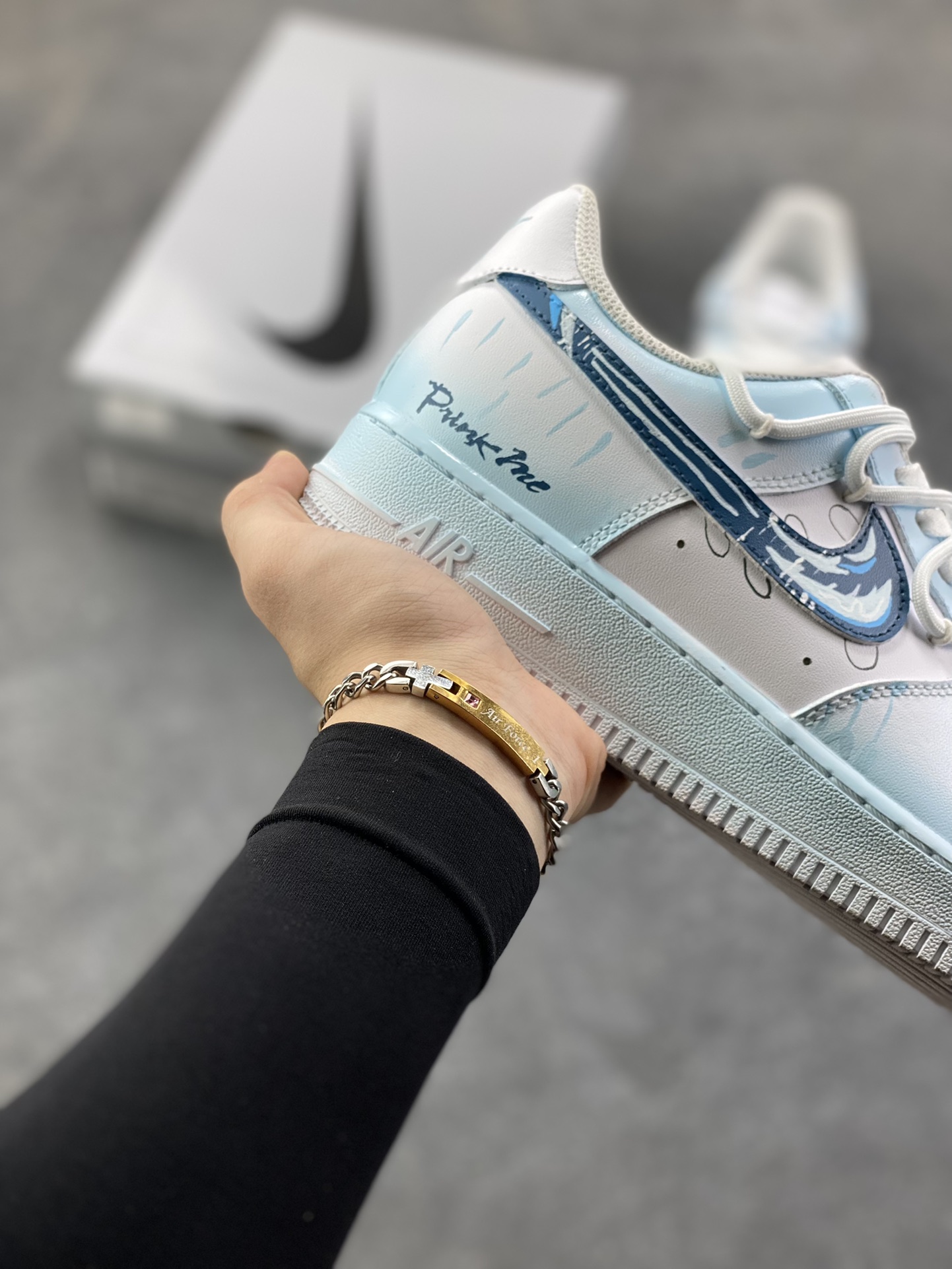 图片[6]-【定制球鞋】Nike Air Force 1 牛皮革 潮汐鱼影 渐变 手绘涂鸦 清爽高级 解构 复古经典 潮流百搭 耐磨 低帮 板鞋 男款 白蓝原楦头原纸板 原装鞋盒 定制五金配件 内置全掌气垫 原厂鞋底 货号：CW2288-111 尺码：36 36.5 37.5 38 38.5 39 40 40.5 41 42 42.5 43 44 44.5 45-选品中心