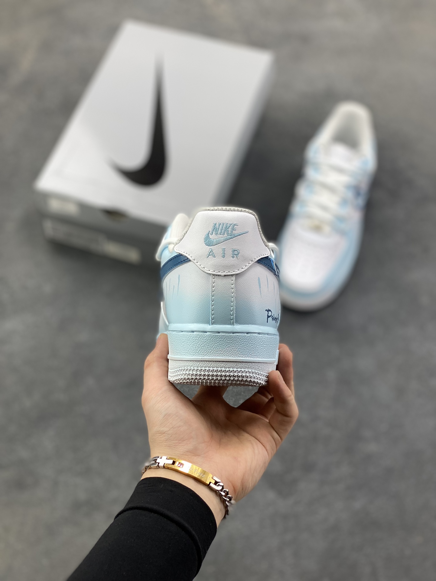 图片[4]-【定制球鞋】Nike Air Force 1 牛皮革 潮汐鱼影 渐变 手绘涂鸦 清爽高级 解构 复古经典 潮流百搭 耐磨 低帮 板鞋 男款 白蓝原楦头原纸板 原装鞋盒 定制五金配件 内置全掌气垫 原厂鞋底 货号：CW2288-111 尺码：36 36.5 37.5 38 38.5 39 40 40.5 41 42 42.5 43 44 44.5 45-选品中心