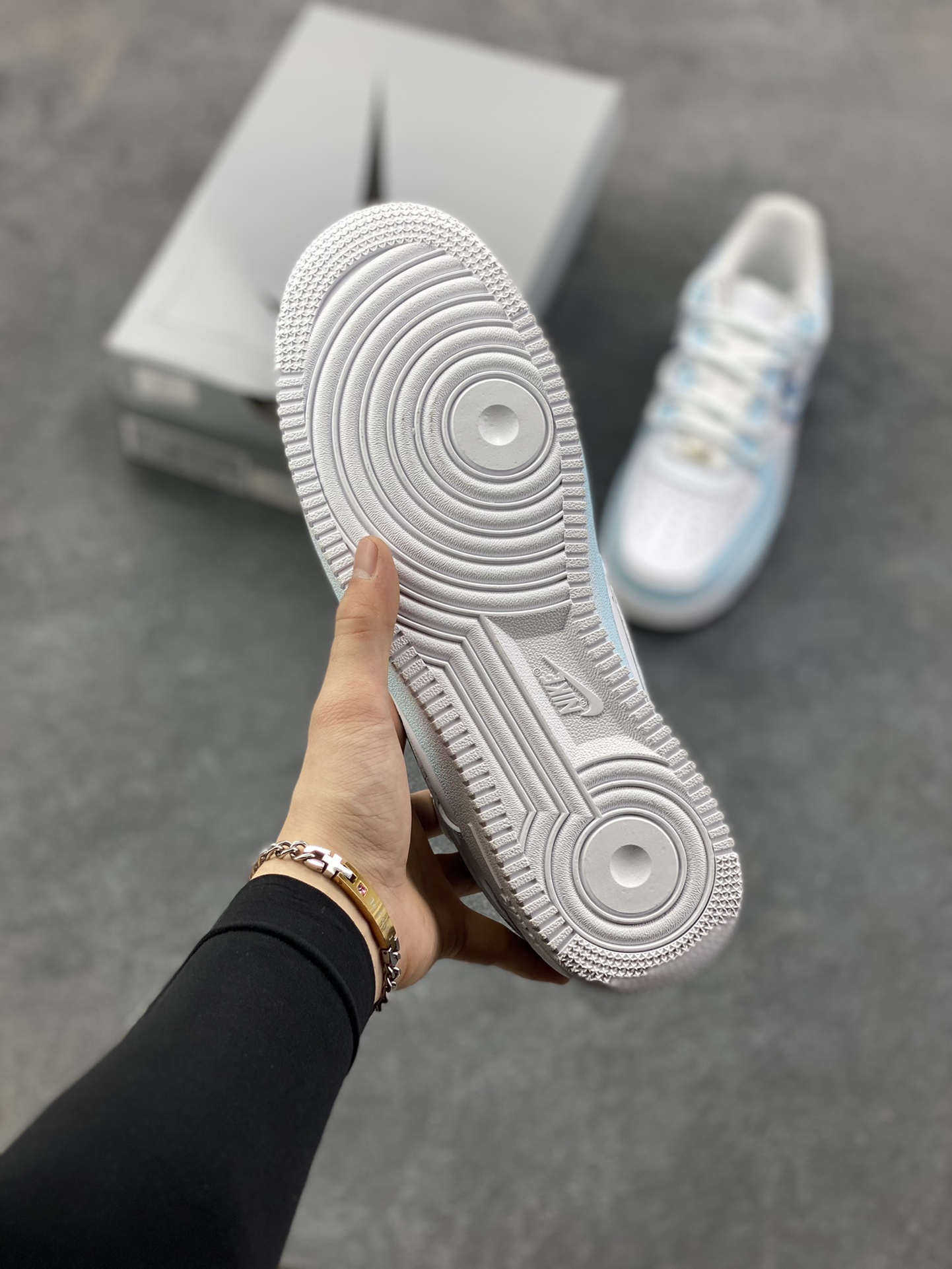 图片[5]-【定制球鞋】Nike Air Force 1 牛皮革 潮汐鱼影 渐变 手绘涂鸦 清爽高级 解构 复古经典 潮流百搭 耐磨 低帮 板鞋 男款 白蓝原楦头原纸板 原装鞋盒 定制五金配件 内置全掌气垫 原厂鞋底 货号：CW2288-111 尺码：36 36.5 37.5 38 38.5 39 40 40.5 41 42 42.5 43 44 44.5 45-选品中心