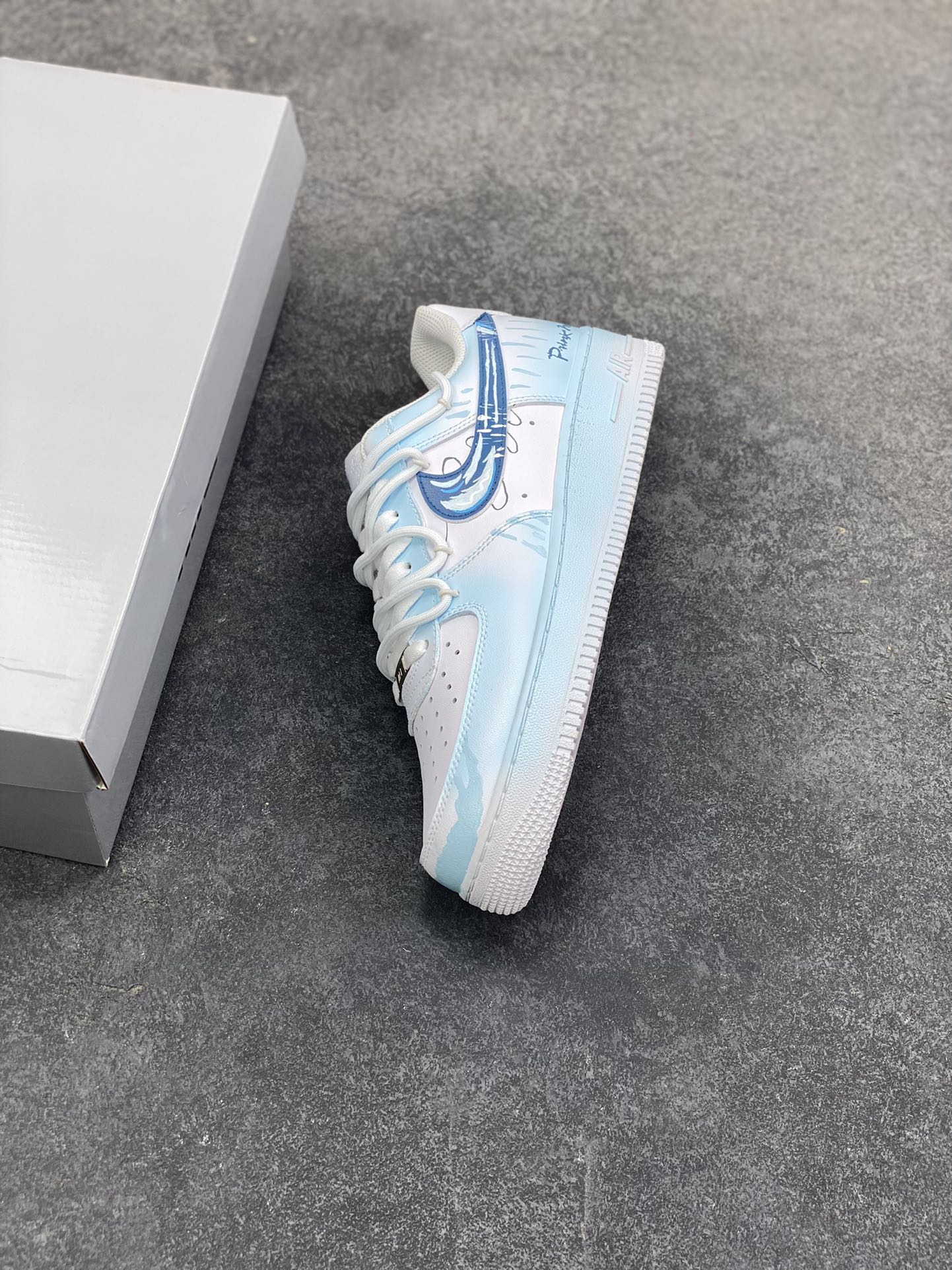 图片[7]-【定制球鞋】Nike Air Force 1 牛皮革 潮汐鱼影 渐变 手绘涂鸦 清爽高级 解构 复古经典 潮流百搭 耐磨 低帮 板鞋 男款 白蓝原楦头原纸板 原装鞋盒 定制五金配件 内置全掌气垫 原厂鞋底 货号：CW2288-111 尺码：36 36.5 37.5 38 38.5 39 40 40.5 41 42 42.5 43 44 44.5 45-选品中心