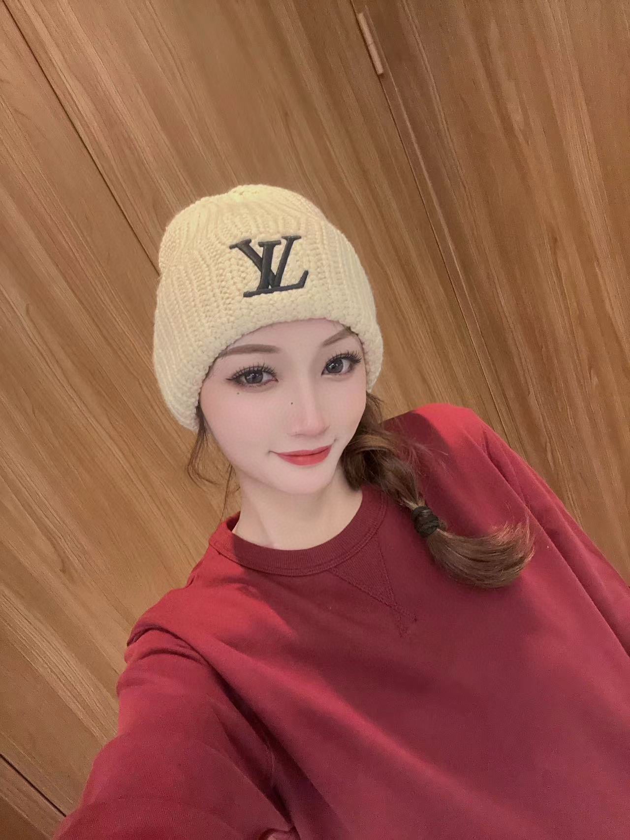 NO:604915,Comes with dust bag (check the high quality version, make sure the wool quality is correct) LOUIS VUITTON official best-selling item, wool knitted beanie, fashionable, high-quality, high-end, super soft!  It’s super hot and has great texture. It’s great to match when out on the street!  Fashion trends!  A must-have item for autumn and winter, get it now!  Hat bucket hat baseball cap knitted hat,hat,louis vuitton,louis vuitton,espadrilles,hats19860909配防尘袋〈对版高品质,羊毛品质认准咯〉 路易威登LOUIS VUITTON官方热卖爆款,羊毛针织毛线帽,时尚好品质高端大气,超柔软！超火爆质感很赞,出街超好搭配！时尚潮流！秋冬必备单品,快快入手哦！帽子渔夫帽棒球帽针织帽,帽子,louis vuitton,louis vuitton,espadrilles,hats,hat