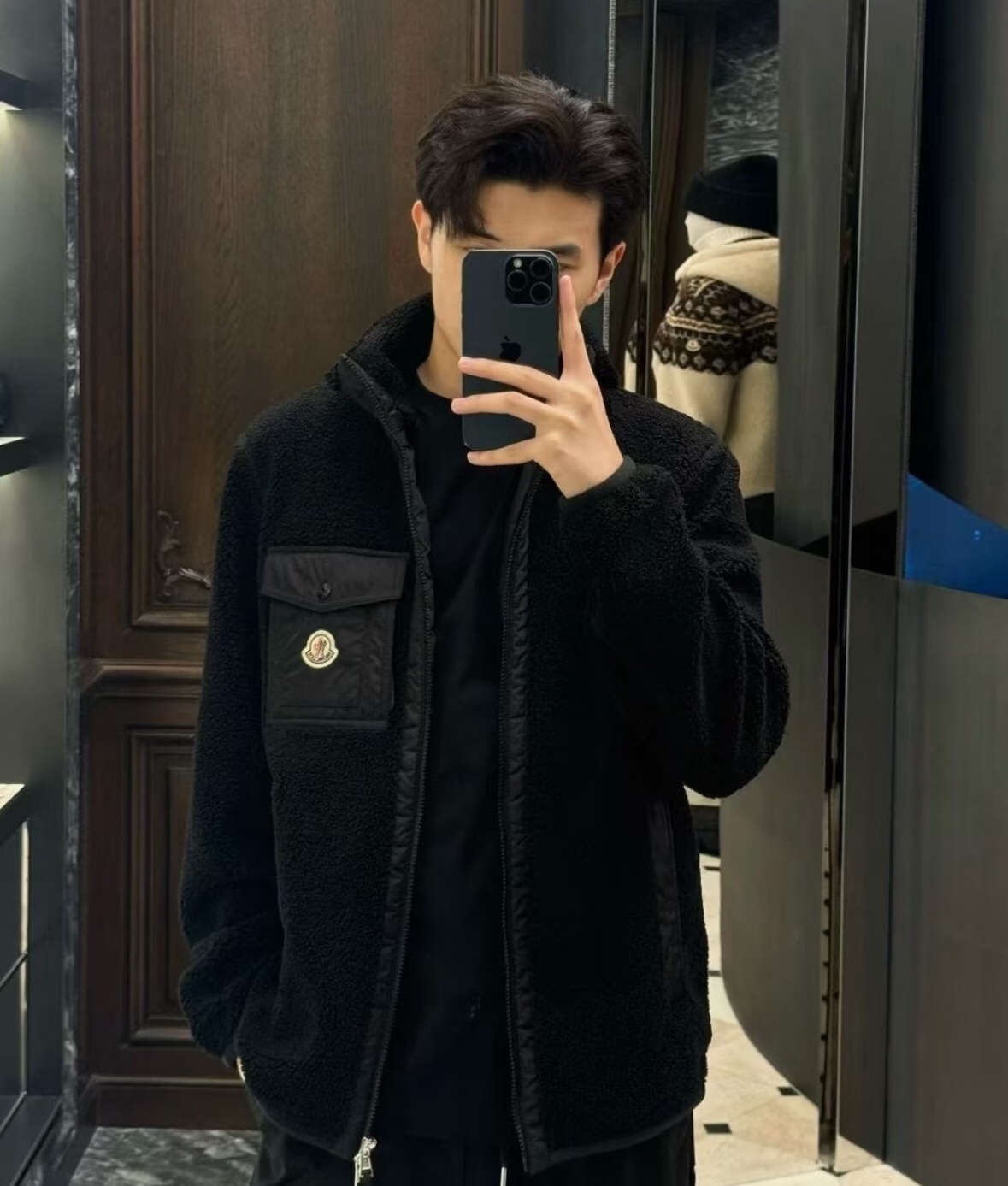 NO:611489,M0ncler Teddy Jacket Thick polar fleece fabric, comfortable to touch, full of grainy texture, light on the upper body without weighing the shoulders, no sense of restraint at all, windproof and warm, stand-up collar design, chest pocket patch, fashionable and foreign-style, super versatile!  Size S,M,L,XL,,jackets & coats,alexander wang19860909M0ncler 泰迪 外套 厚实摇粒绒面料 触感舒适 颗粒感十足 上身轻盈不压肩 完全没有束缚感 防风又保暖 立领设计 胸前口袋贴饰 时髦洋气 超级百搭！ 码数S,M,L,XL,,jackets & coats,alexander wang,Men's clothing