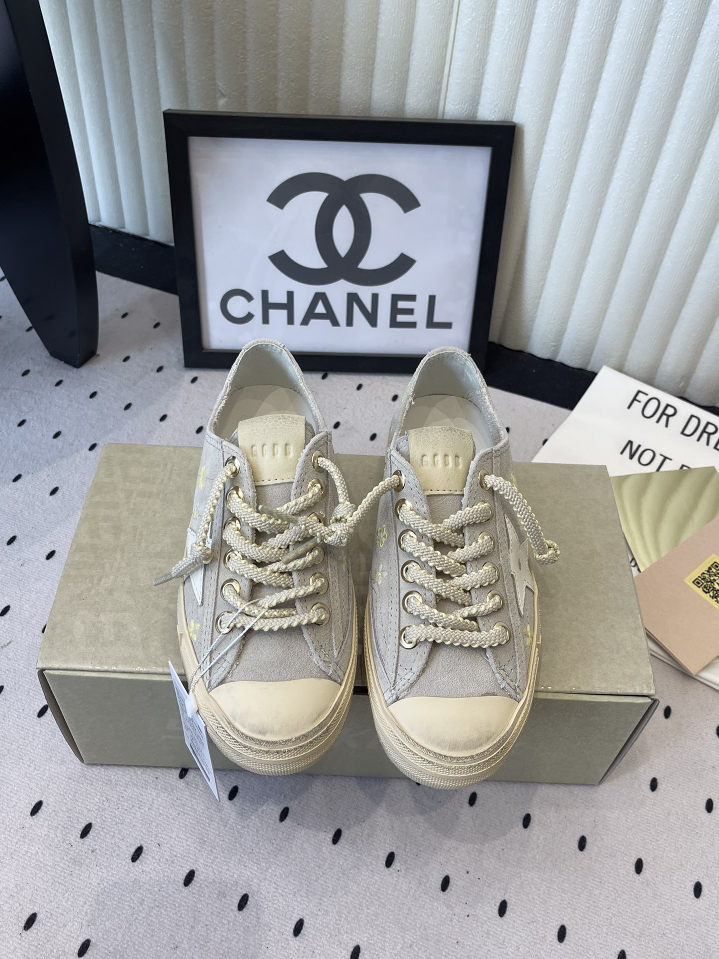 NO:612777,The top version of GGDB's new casual shoes. The original version of the limited edition in the counter is developed one to one. All details are the same as the original version. Top quality shipment. Classic continuation. Versatile artifact. Personalized graffiti. Size35-40, casual shoes/sports shoes, sneakers.19860909GGDB新款休闲鞋顶级版本 专柜限量款原版一比一开发 所有细节和原版一样 顶级品质出货 经典的延续 百搭神器 个性涂鸦 Size35-40,休闲鞋/运动鞋,sneakers,Women's Shoes