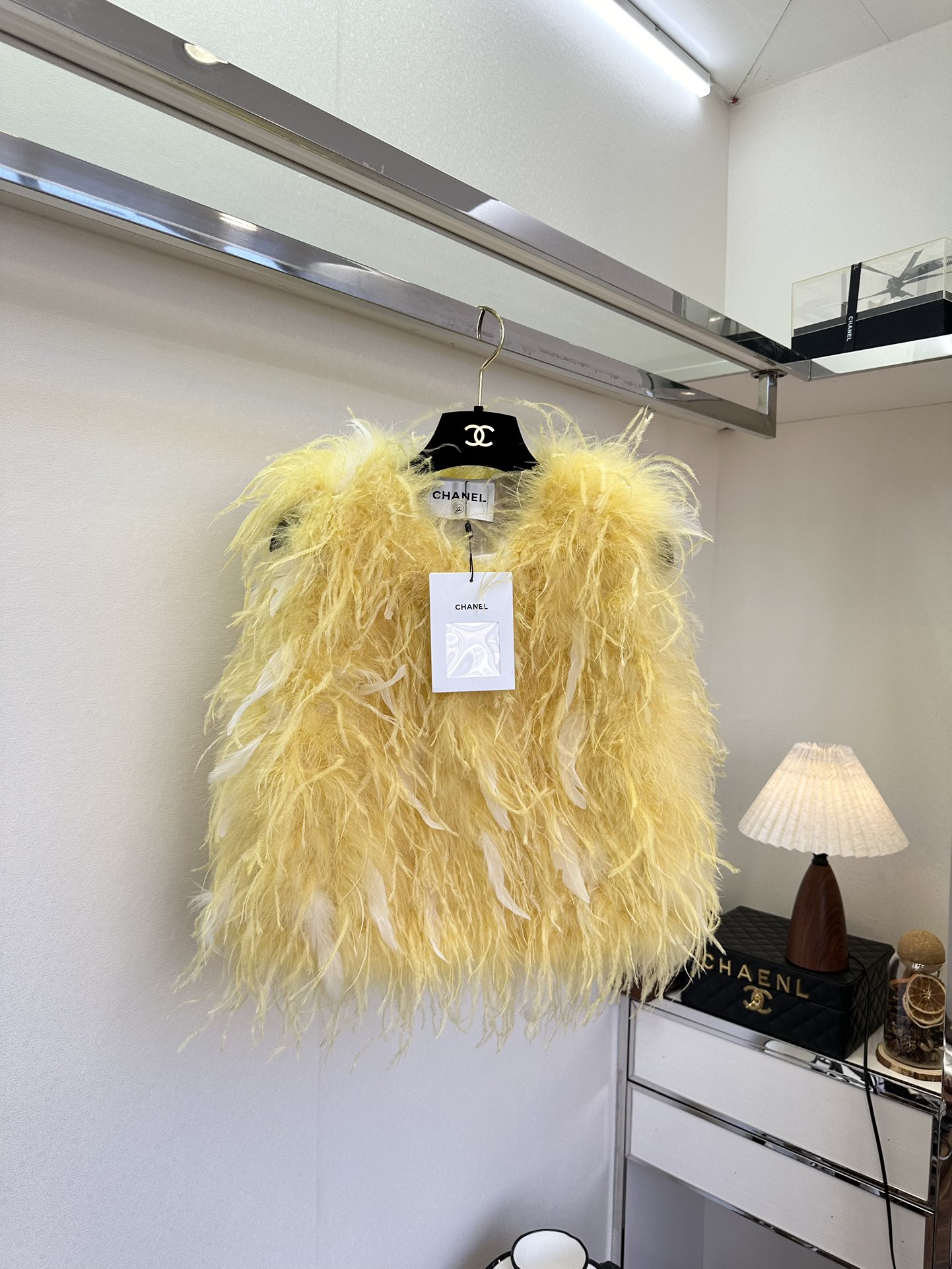 Chanel Vintage Fur Vest: Elegant Feather Blend, Unique Style, Perfect for Fashionistas