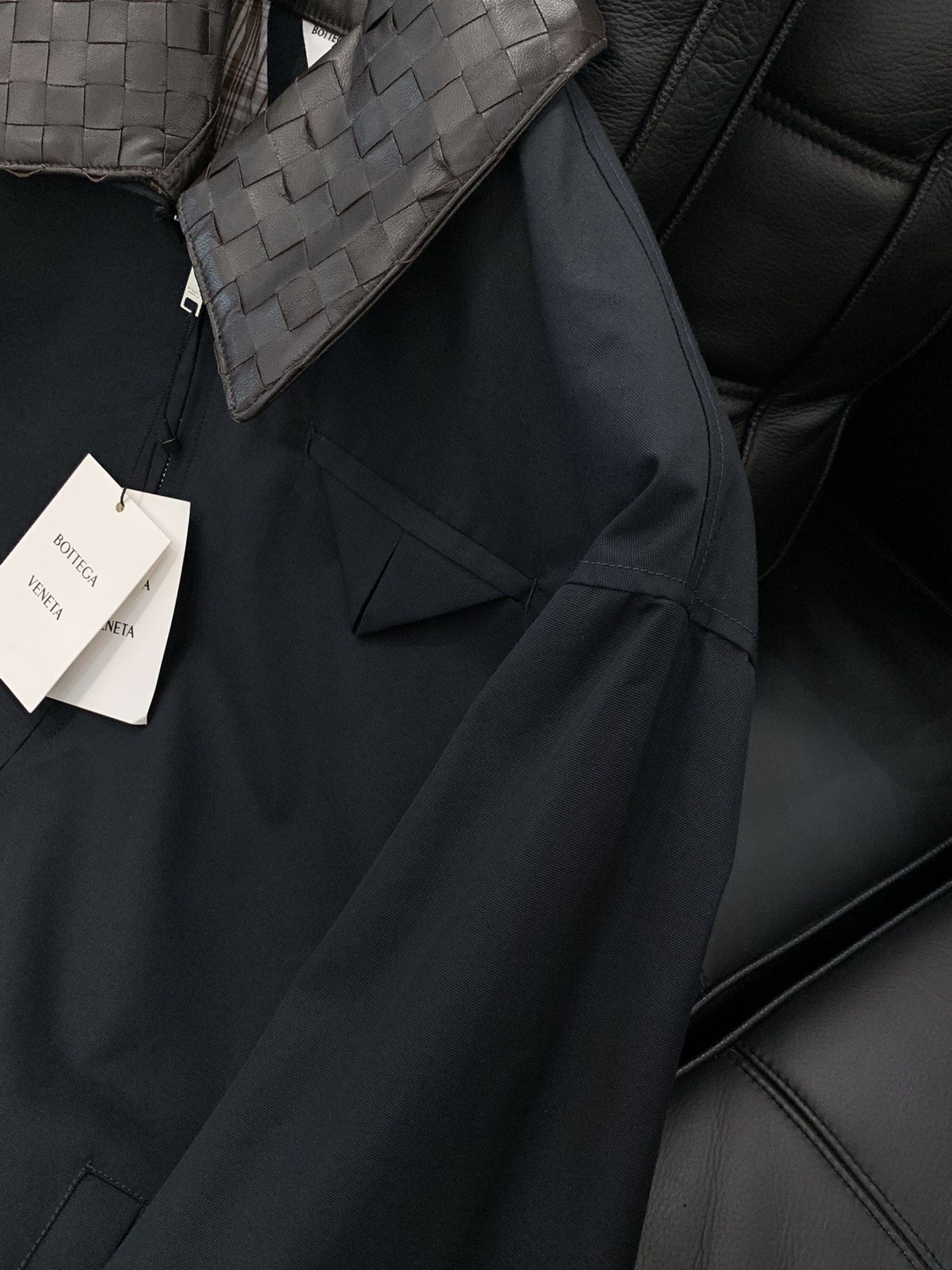 ，Bottega Veneta BV葆蝶家 SS25 Intrecciato编织皮领棉质拉链夹克外套 男