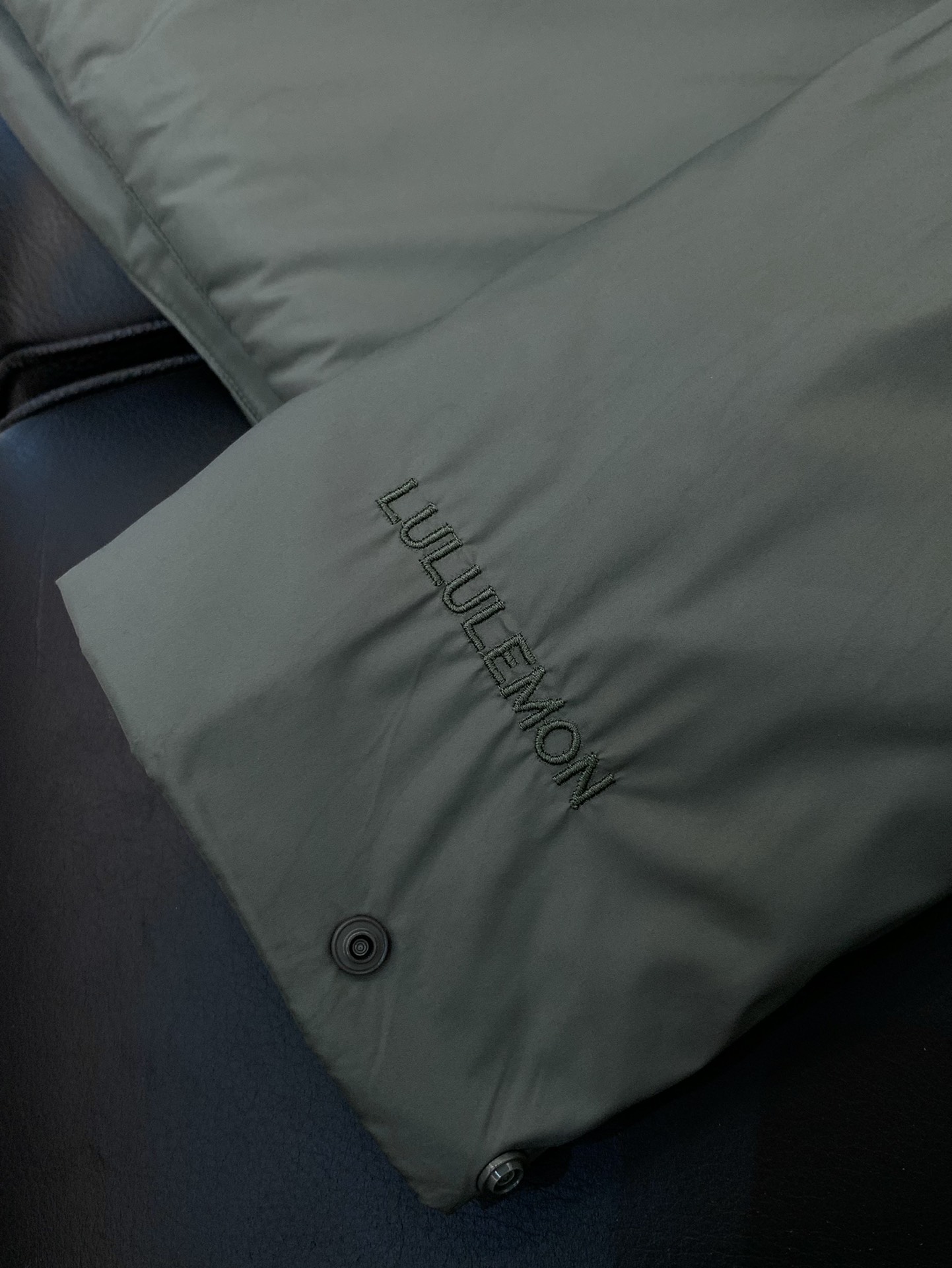 ，lulu lemon 动态保暖王者 金标P棉 防风防水 露露家轻量多功能翻领衬衫式棉服外套，男女同款！