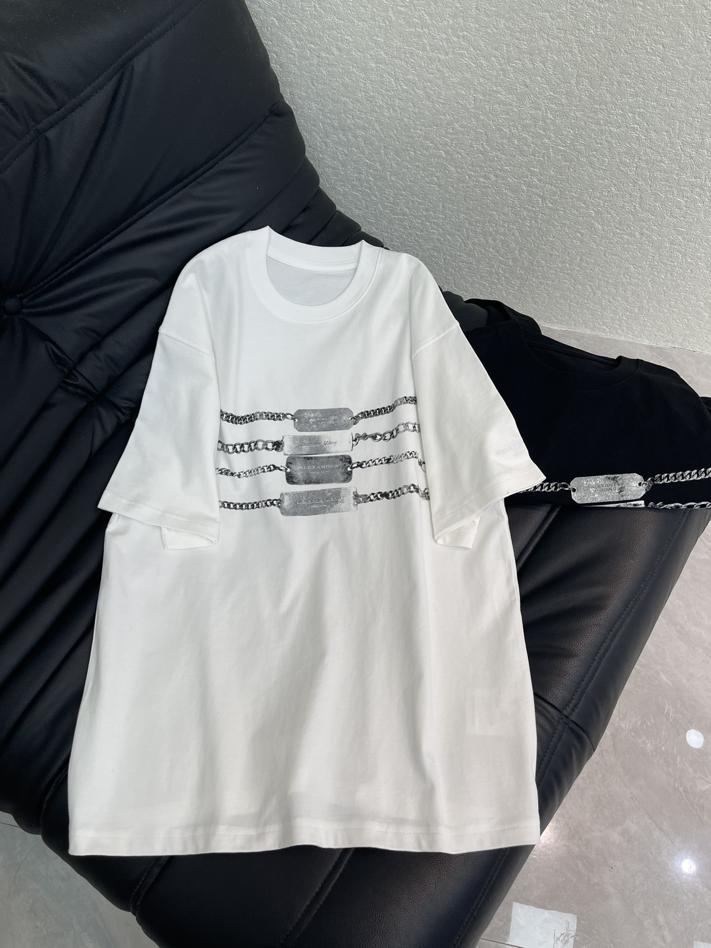 NO:607425,2026 early spring new style aw design chain printed round neck loose short-sleeved T-shirt for men and women, source factory strength supply chain ready goods SML, T-shirt, tees, t-shirt, alexander wang198609092026早春新款 aw设计链条印花圆领宽松短袖T恤男女同款 源头工厂实力供应链现货发 SML,,T-shirt,tees，t-shirt,alexander wang,Women's clothing