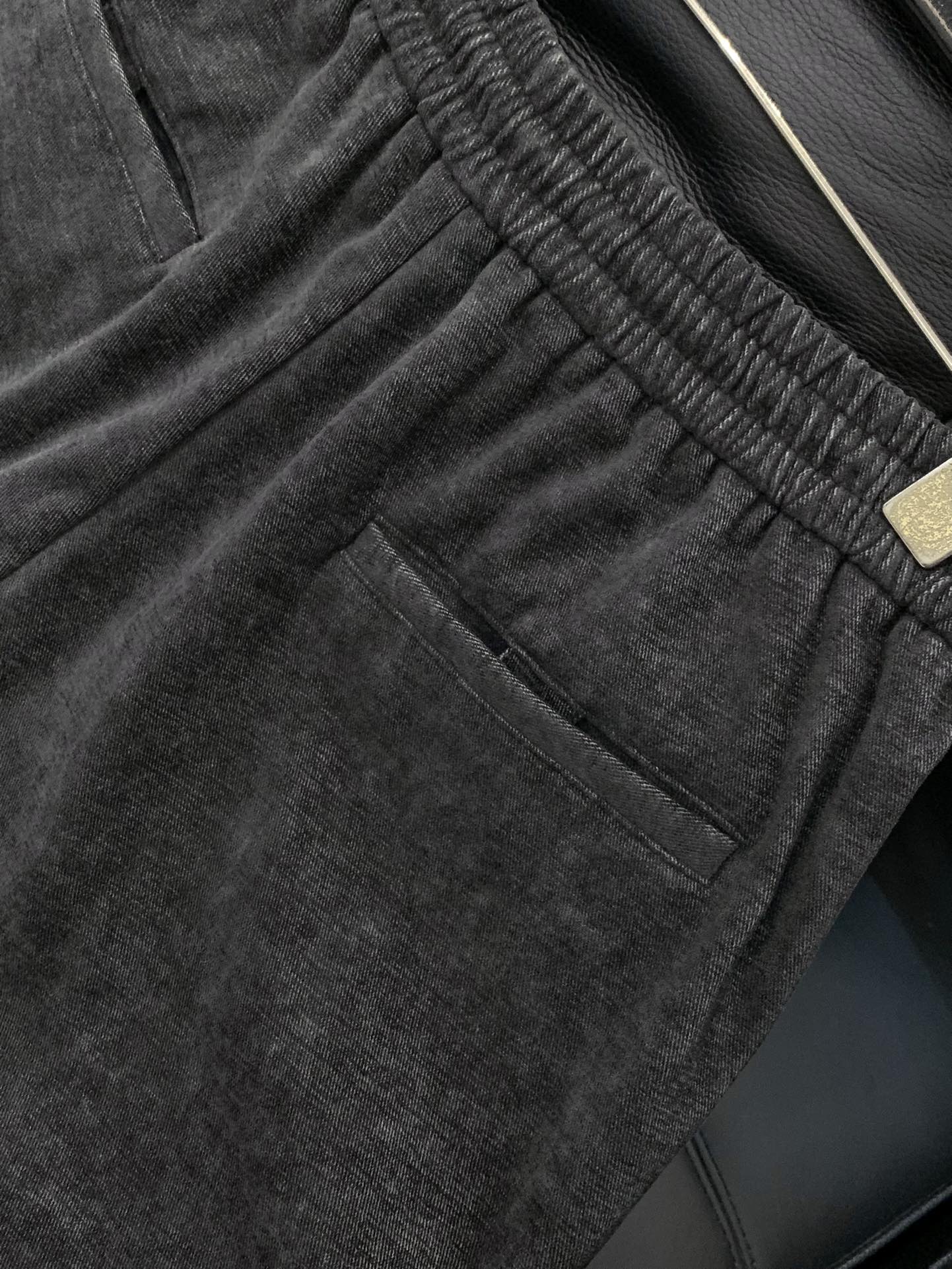 ，JIL 抽绳宽松休闲裤时尚系列，独特设计，抽绳休闲长裤 订纱开始订染和订纺。国内某大厂出口日本 和供应