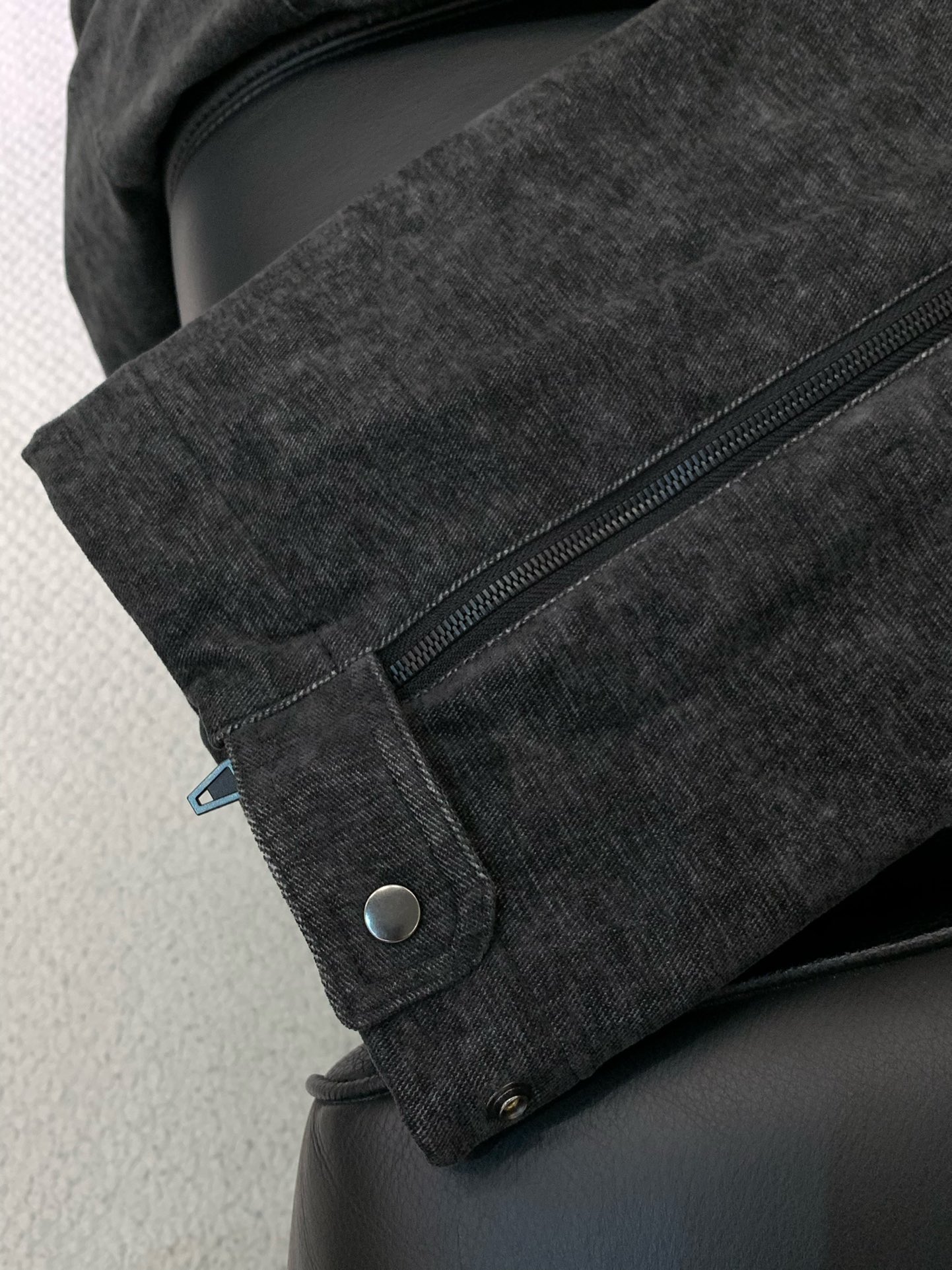 ，JIL 抽绳宽松休闲裤时尚系列，独特设计，抽绳休闲长裤 订纱开始订染和订纺。国内某大厂出口日本 和供应