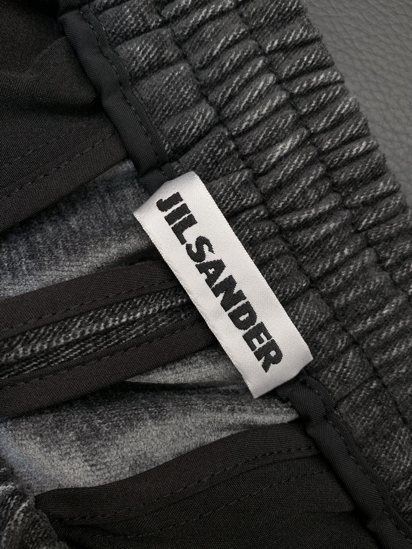 ，JIL 抽绳宽松休闲裤时尚系列，独特设计，抽绳休闲长裤 订纱开始订染和订纺。国内某大厂出口日本 和供应