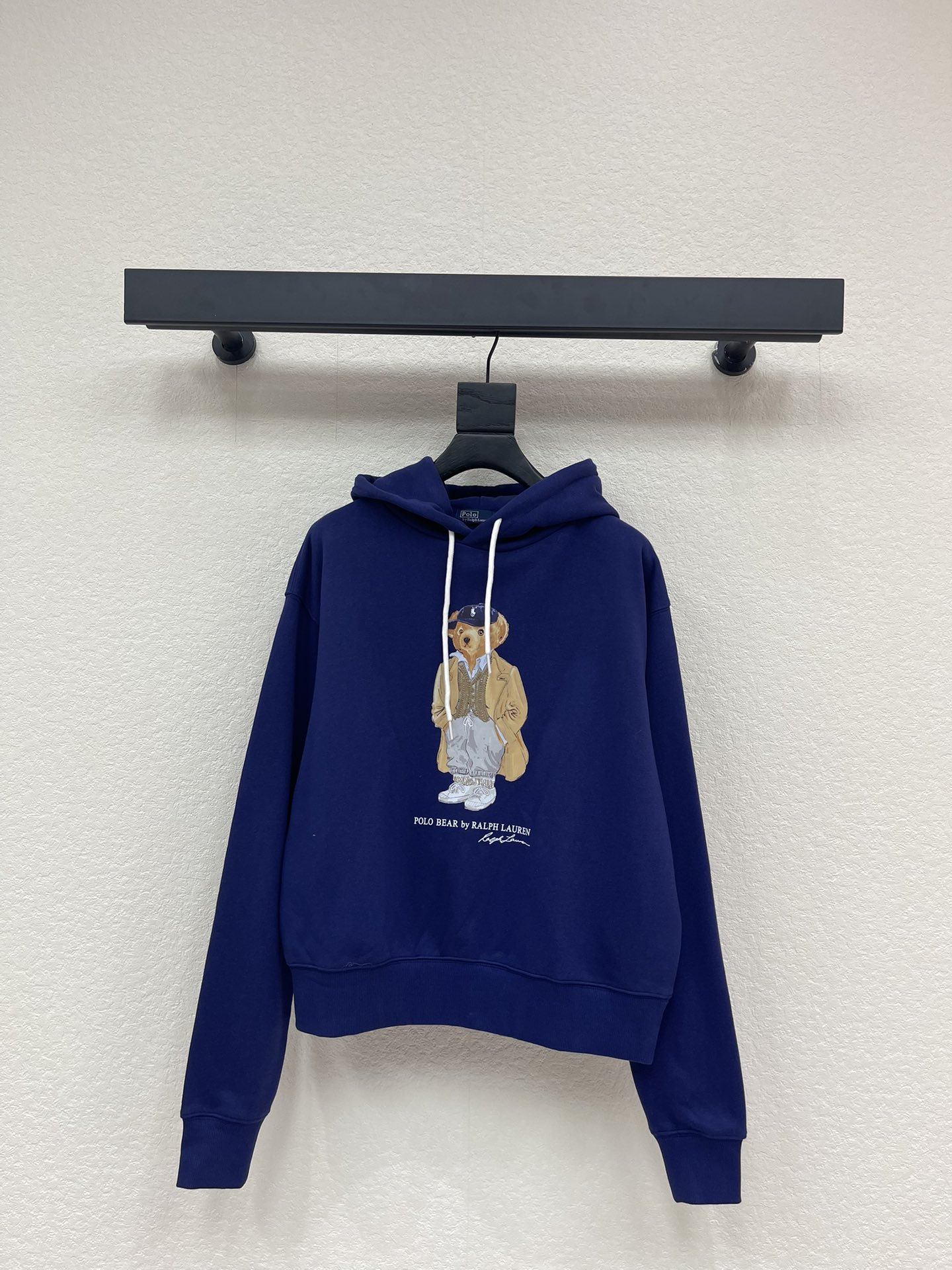 NO:607437,Ral Laure* 26 early spring new product, rich American style, classic bear hooded sweatshirt!  The classic style of age-reducing hood. A must-have for quality control. The texture of the imported terry cotton sweatshirt fabric is superb. Bear printing technology. A must-have for girls who want to reduce their age and have a fashionable temperament!  Childlike high-end retro casual style. Versatile and easy-to-match styles. XSSML, hoodie, sweatshirts, hats, alexander wang19860909Ral Laure* 拉夫 26早春新品 浓郁美式风格 经典款小熊连帽卫衣！减龄连帽经典版型.品质控必入.进口毛圈纯棉卫衣面料质感超赞.小熊印花工艺.减龄少女气质时髦精必入！童趣高级复古随性风.版型百搭不挑人.XSSML,,hoodie,sweatshirts,hats,alexander wang,Women's clothing