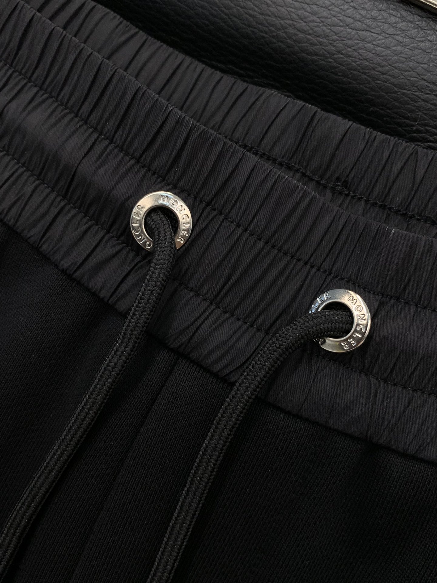 ，蒙口 2025秋冬🆕Mo*cl*r 尼龙工装贴袋棉质运动休闲卫裤 常规直筒设计裁剪兼具个性时尚范儿,怎