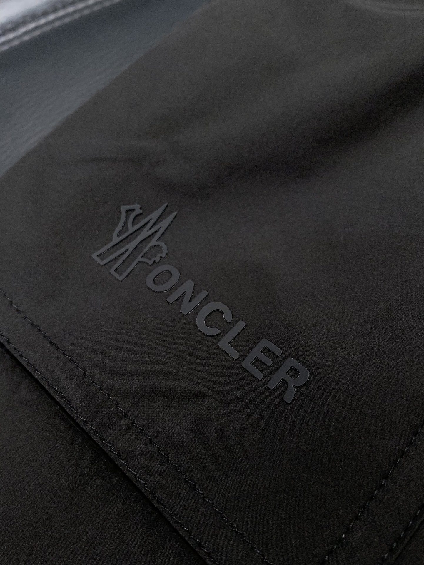 ，蒙口 抽绳摇粒绒休闲裤时尚系列，独特设计，抽绳休闲长裤 订纱开始订染和订纺。国内某大厂出口日本 和供应