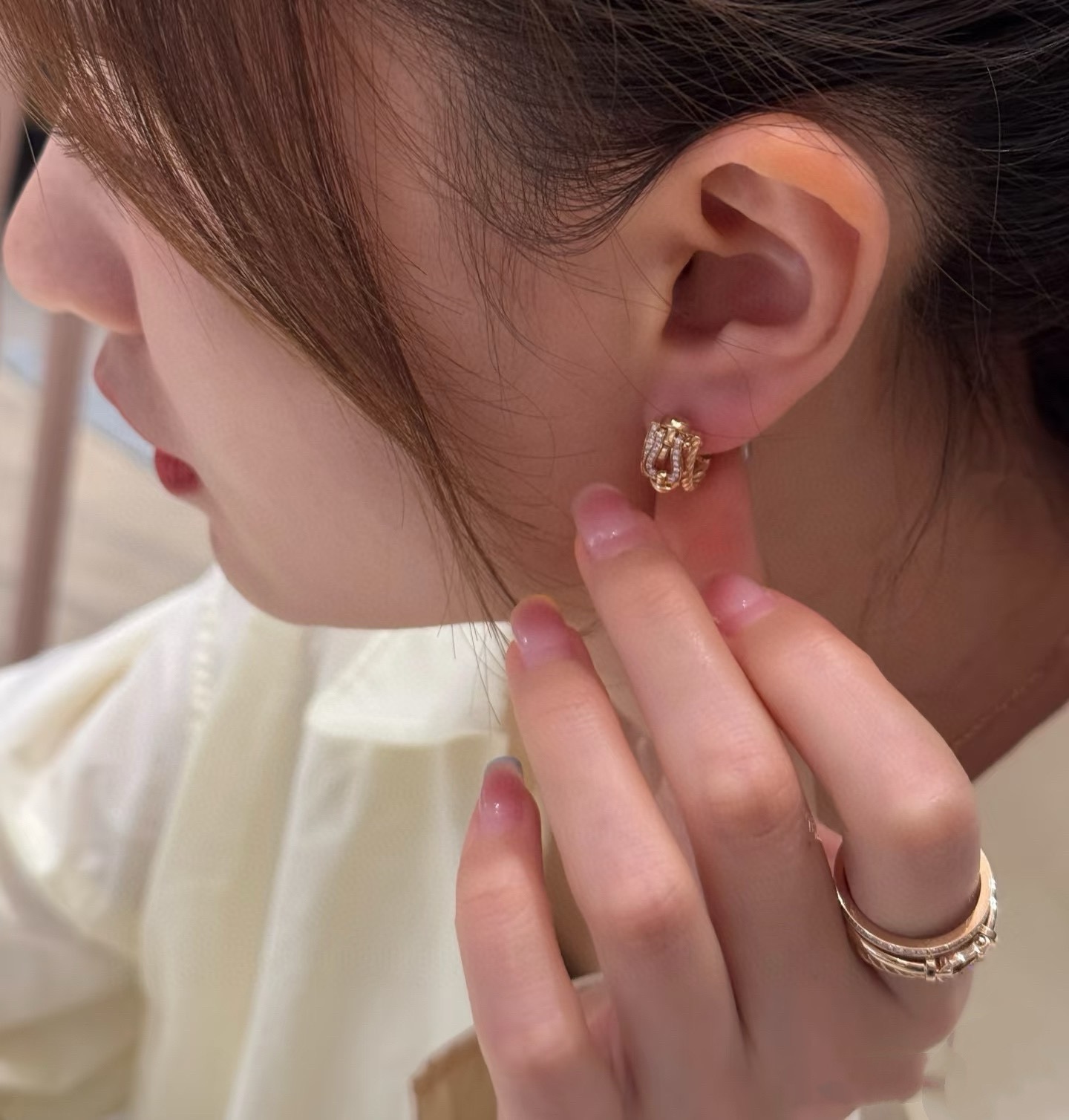 NO:603610,New product launch hot rose gold Fred Feiden twisted small horseshoe buckle unisex style high quality diamond small earrings big brand fashion exquisite FORCE series earrings high-end customization ~ sub-gold micro-plating 18k gold craftsmanship horseshoe buckle head earrings!  The upper body effect is very versatile. Internet celebrity, a must-have item for fashionistas. Rose gold buckle, same style for men and women, couple style, jewelry boutique, earrings19860909新品发布火爆玫瑰金费雷德 Fred斐登麻花卷小马蹄扣中性款高品质镶钻小耳钉大牌 时尚 精致FORCE 系列耳环高端定制～亚金微电镀18k金工艺 精工马蹄扣头耳钉！上身效果非常百搭 网红达人 时尚一族必备单品 玫瑰金扣头男女同款情侣款,饰品精品,earrings,Jewelry