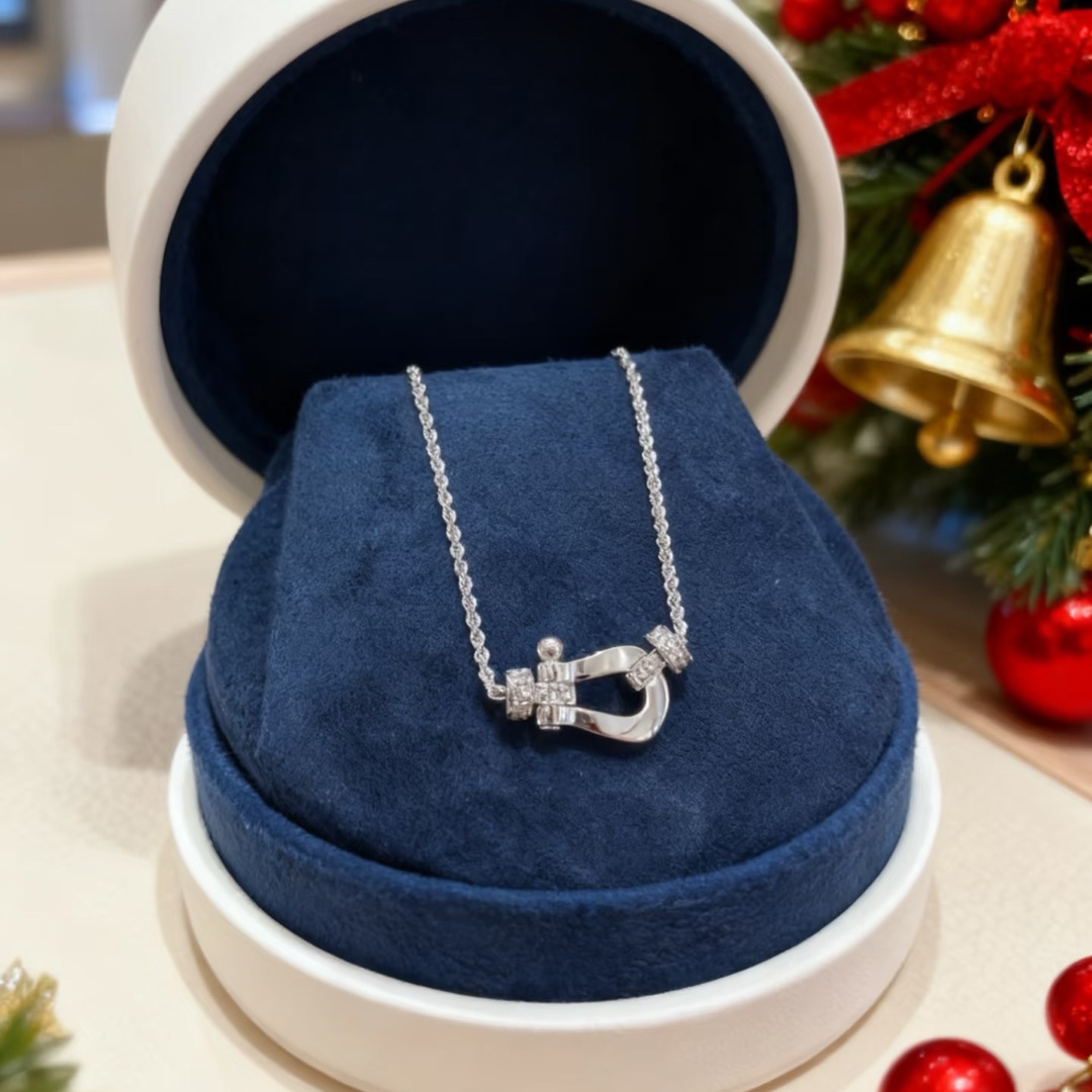 💥新品发布❤火爆🎉钢丝费雷德 Fred斐登满钻、半钻、无钻马蹄扣中性款高品质黑色钢丝绳手链手镯！本命绳👉🏻大牌 时尚 精致💠FORCE 系列手链⭐高端定制～亚金微电镀18k金工艺 精工马蹄扣头手镯！上手效果非常百搭💍 网红达人 时尚一族必备单品 玫瑰金、黄金、银色扣头😘男女情侣款两个码数：17/19cm