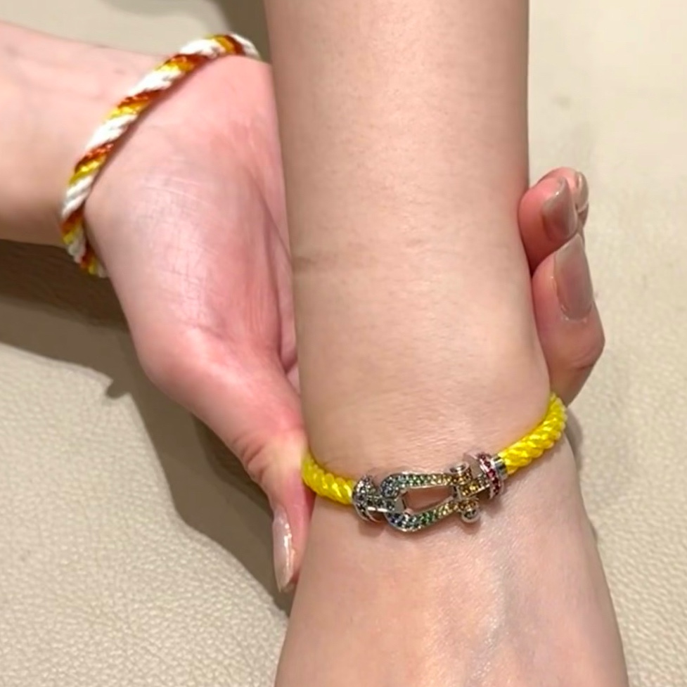 💥新品发布❤火爆🎉钢丝费雷德 Fred斐登满钻、半钻、无钻马蹄扣中性款高品质黑色钢丝绳手链手镯！本命绳👉🏻大牌 时尚 精致💠FORCE 系列手链⭐高端定制～亚金微电镀18k金工艺 精工马蹄扣头手镯！上手效果非常百搭💍 网红达人 时尚一族必备单品 玫瑰金、黄金、银色扣头😘男女情侣款两个码数：17/19cm