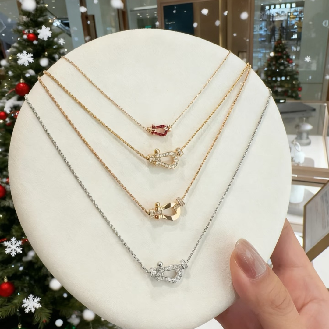 💥新品发布❤火爆🎉钢丝费雷德 Fred斐登满钻、半钻、无钻马蹄扣中性款高品质黑色钢丝绳手链手镯！本命绳👉🏻大牌 时尚 精致💠FORCE 系列手链⭐高端定制～亚金微电镀18k金工艺 精工马蹄扣头手镯！上手效果非常百搭💍 网红达人 时尚一族必备单品 玫瑰金、黄金、银色扣头😘男女情侣款两个码数：17/19cm