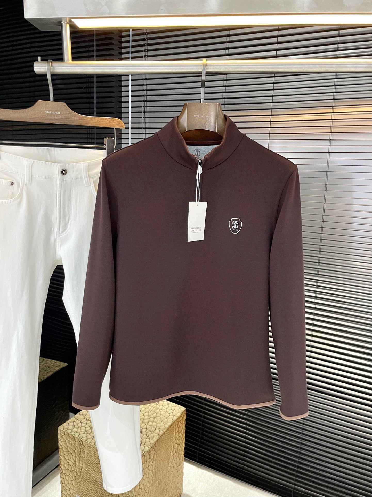 NO:610852,P BC 2025 new autumn style, the latest sweatshirts at the counter. The original version has a casual and versatile upper body, casual and lazy style, customized original wool viscose fabric, extremely comfortable. High-end atmosphere, does it have the taste of autumn, the first choice. Size 48-58 purchasing agent level...,, hoodie, sweatshirts, alexander wang19860909P  BC 2025秋季新款,专柜最新卫衣 原版版型上身休闲百搭、随性慵懒范,定制原版羊毛粘纤面料,舒适感爆棚.高端大气,秋天的味道有没有,首选 .码数 48-58 代购级别……,,hoodie,sweatshirts,alexander wang,Men's clothing