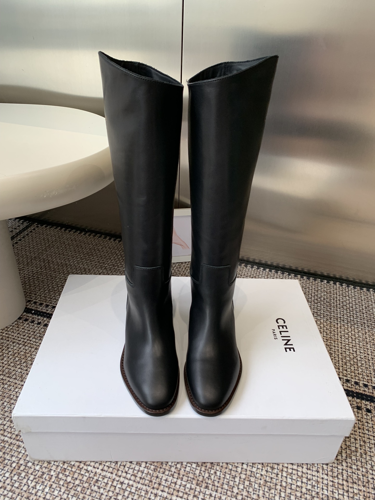 NO:615329,CELINE Celine 2025ss new retro thick-soled boots Martin boots knight boots Internet celebrity hot models are coming. Major Internet celebrities are the first to experience Celine Internet celebrity ins grass planting artifact, very retro style, full of aura single product, the design style is very novel, high-end and very comfortable. The original one-to-one customization is absolutely original. The fabric is imported cowhide, the lining is cowhide, and the imported genuine leather outsole  Size 35-40 (40.41 customized), boots, celine, celine, boots, cowhide, Leather soles19860909CELINE 赛琳 2025ss新款复古厚底长靴 马丁靴骑士靴 网红爆款来袭 各大网红抢先体验 Celine网红ins种草神器、非常复古风、气场十足单品、设计风格非常新颖、高档且非常舒适.原版一比一定制 绝对原单做法 面料进口牛皮 内里牛皮 进口真皮大底 码数35-40（40.41订做）,靴子,celine,celine,boots,cowhide,Leather soles,Women's Shoes
