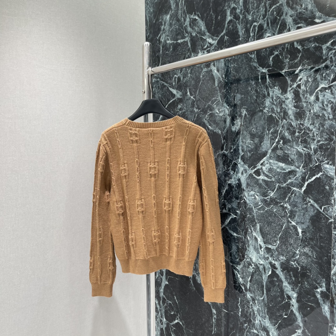 CE 25秋冬新款 锁链羊毛毛衣 锁链纹理设计超有辨识度，细节满分!圆领+宽松版型，舒适又时髦，随便搭牛