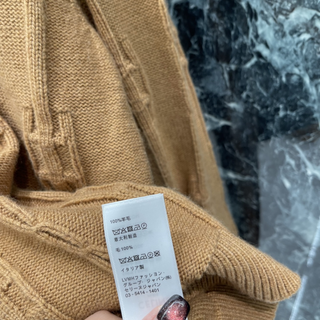 CE 25秋冬新款 锁链羊毛毛衣 锁链纹理设计超有辨识度，细节满分!圆领+宽松版型，舒适又时髦，随便搭牛