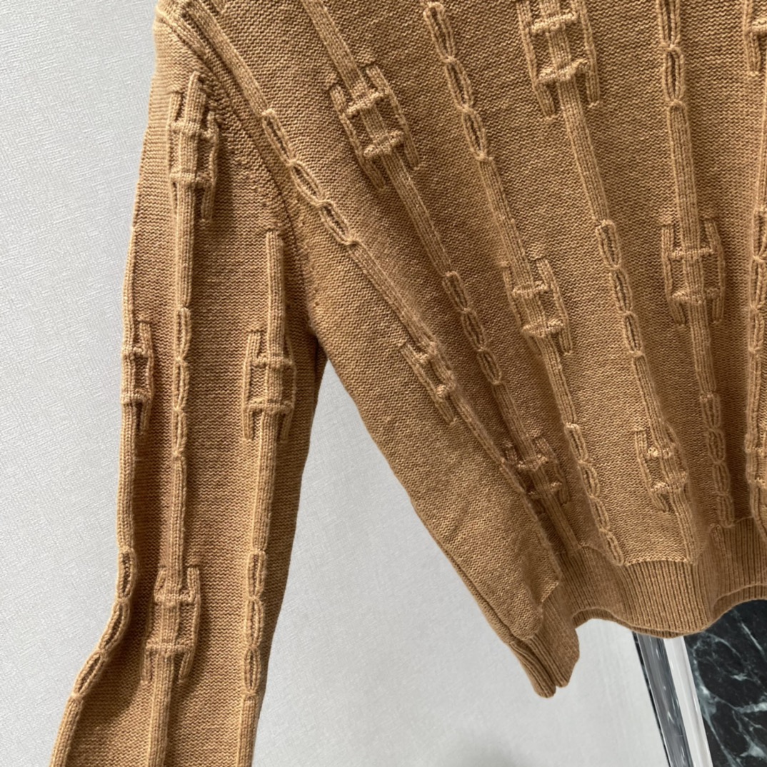 CE 25秋冬新款 锁链羊毛毛衣 锁链纹理设计超有辨识度，细节满分!圆领+宽松版型，舒适又时髦，随便搭牛