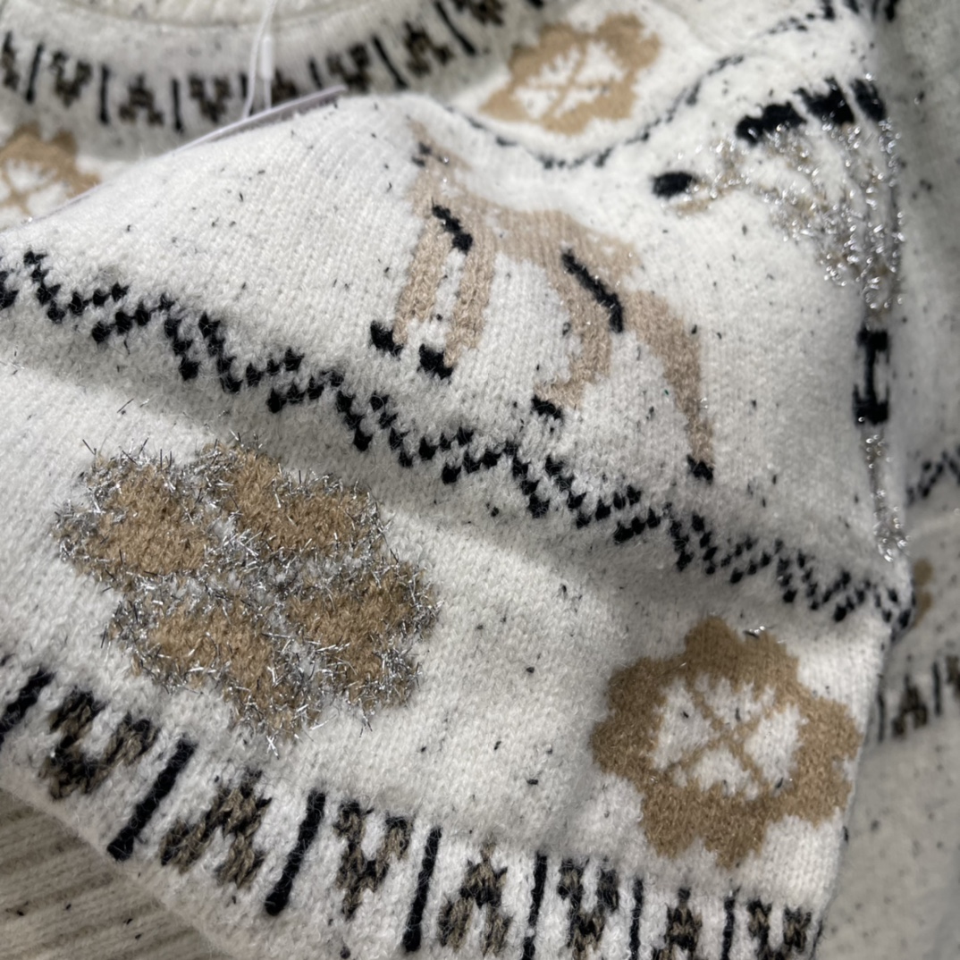 小香 25秋冬新款 麋鹿提花毛衣 米白纱线混入闪亮纤维 光线下bling bling超梦幻 棕白麋鹿 雪