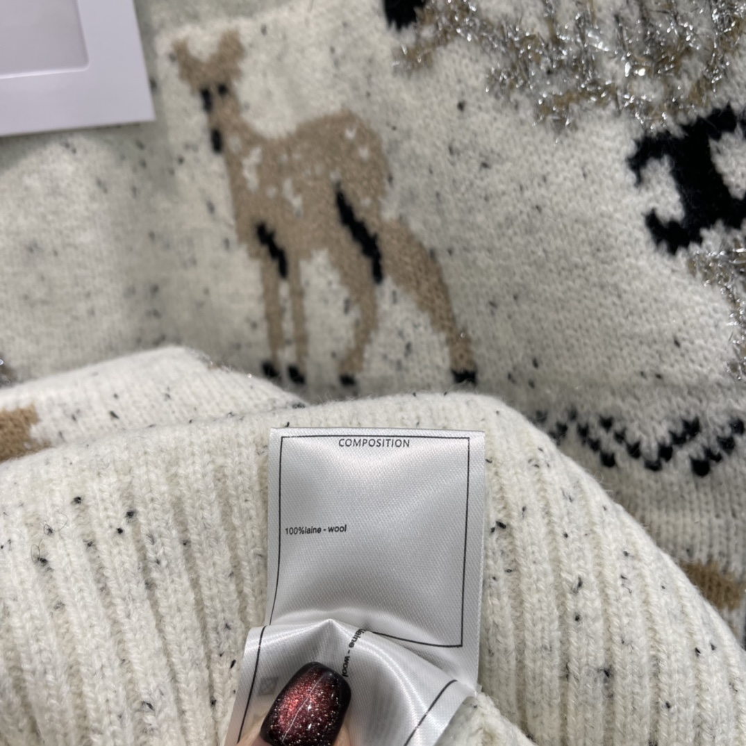 小香 25秋冬新款 麋鹿提花毛衣 米白纱线混入闪亮纤维 光线下bling bling超梦幻 棕白麋鹿 雪