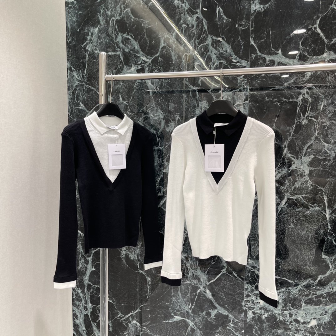 小香 25秋冬新款 翻领假两件针织衫 撞色V领针织设计叠穿感满满!袖口和下摆也有白色边缘 细节超加分春秋