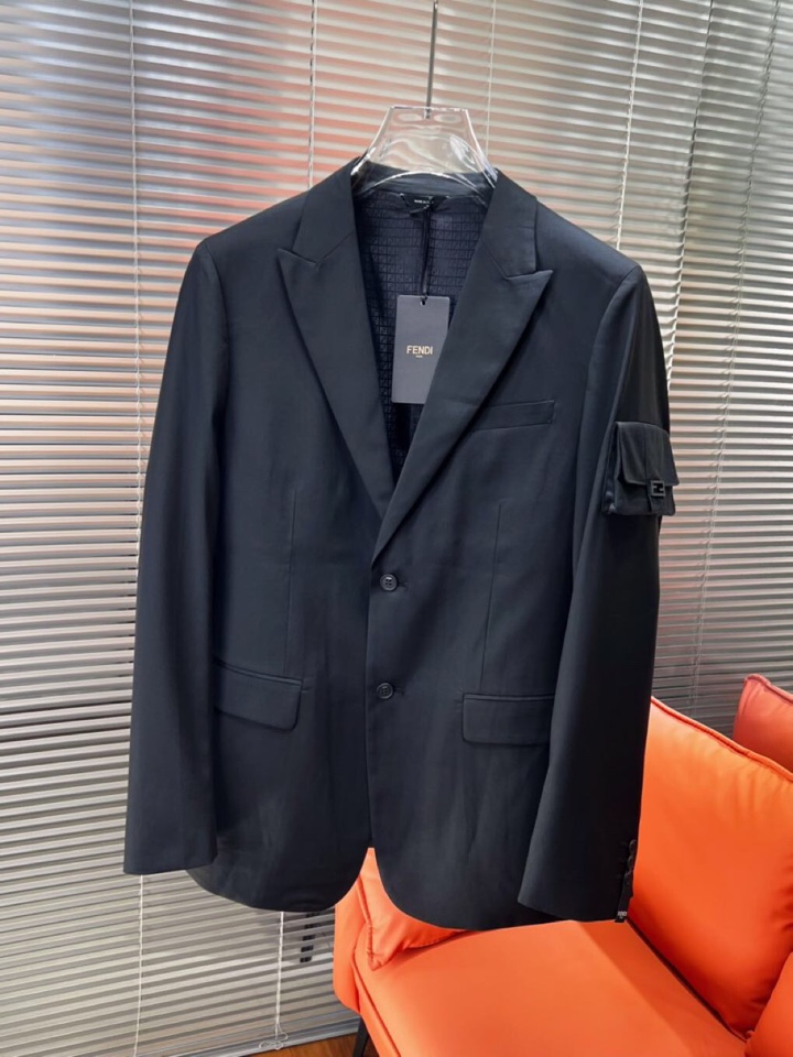 FENDI 芬迪 2024新款西服西装单西，高端版本！定制羊毛混纺面料 透气舒适度高，细节无可挑剔，品牌