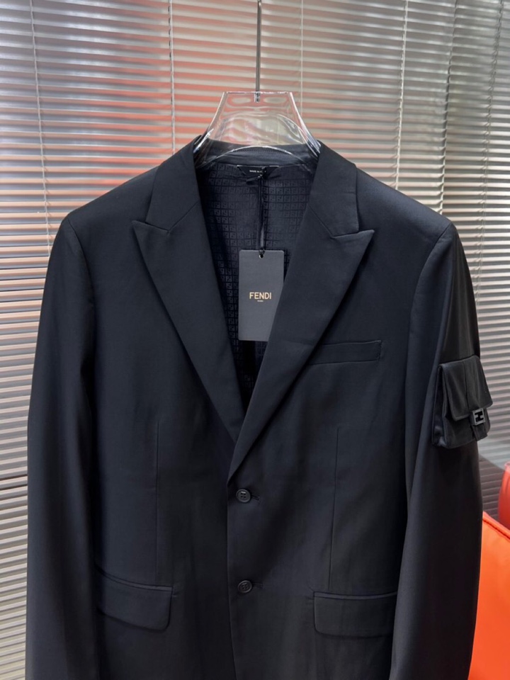 FENDI 芬迪 2024新款西服西装单西，高端版本！定制羊毛混纺面料 透气舒适度高，细节无可挑剔，品牌
