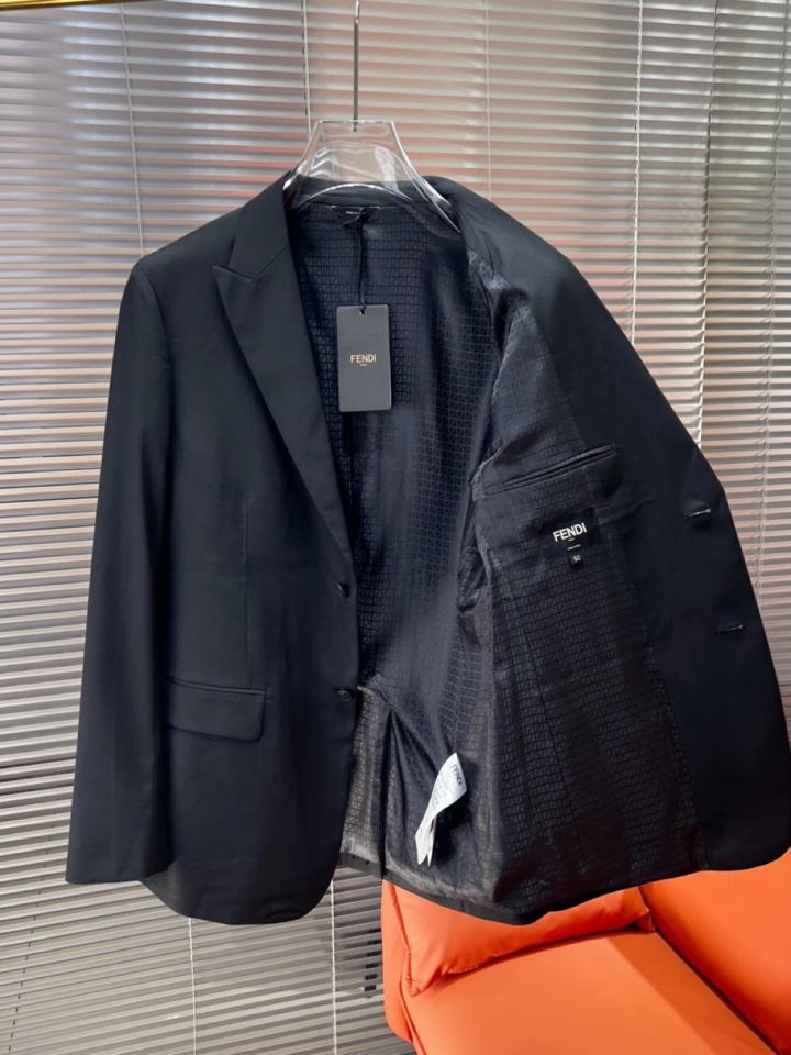 FENDI 芬迪 2024新款西服西装单西，高端版本！定制羊毛混纺面料 透气舒适度高，细节无可挑剔，品牌