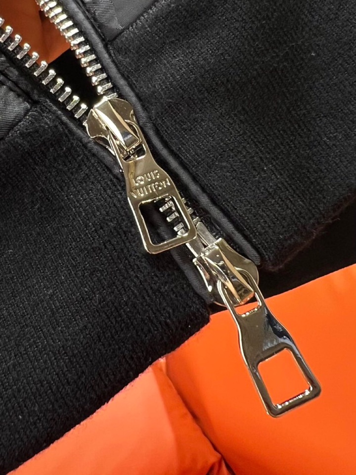 Louis Vuitton 路易威登 LV 驴牌 25ss秋冬最新品经典老花针织拼接夹克连帽外套，设计帅